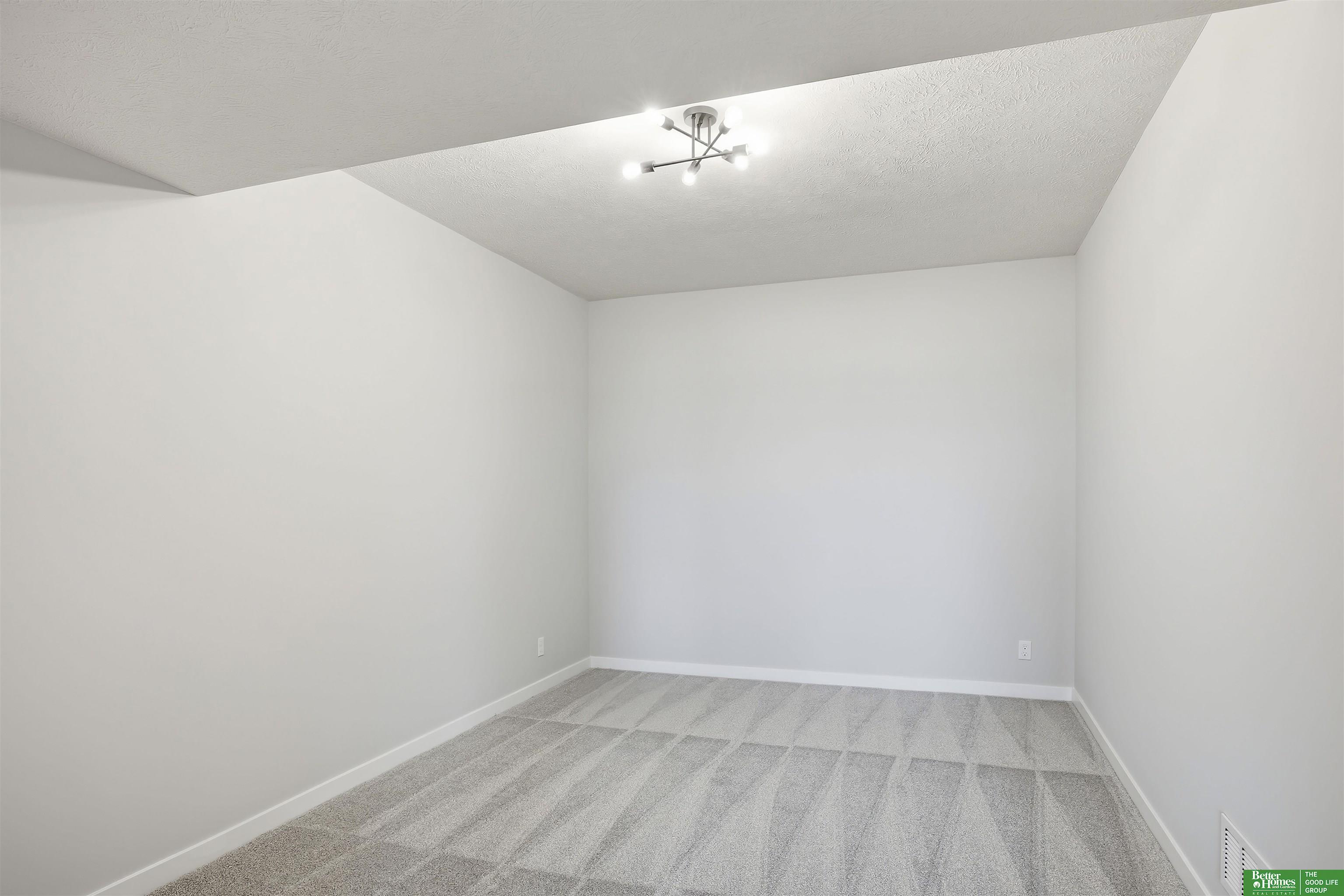 5426 N 213th Street, Elkhorn, NE, 68022