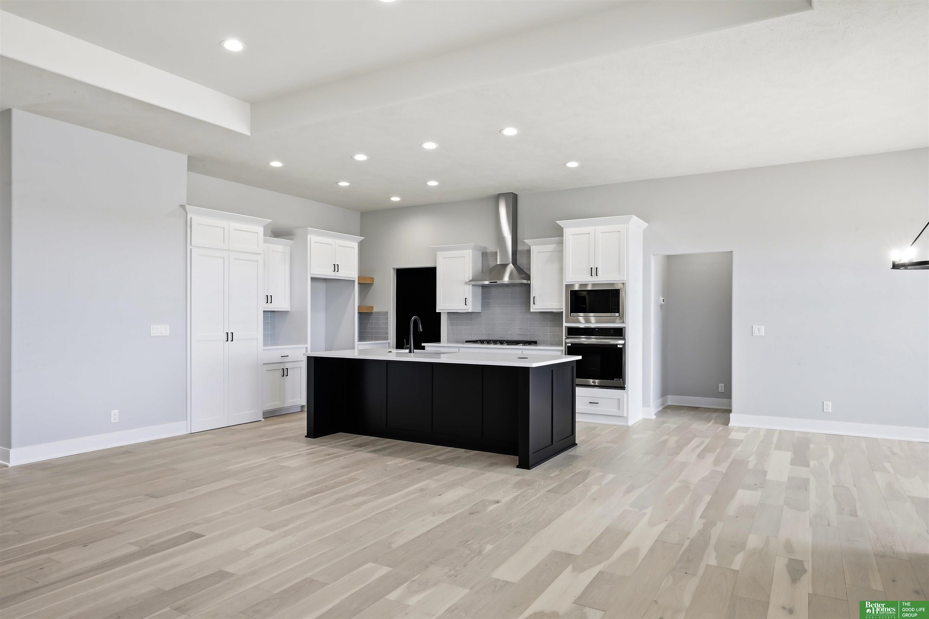 5426 N 213th Street, Elkhorn, NE, 68022