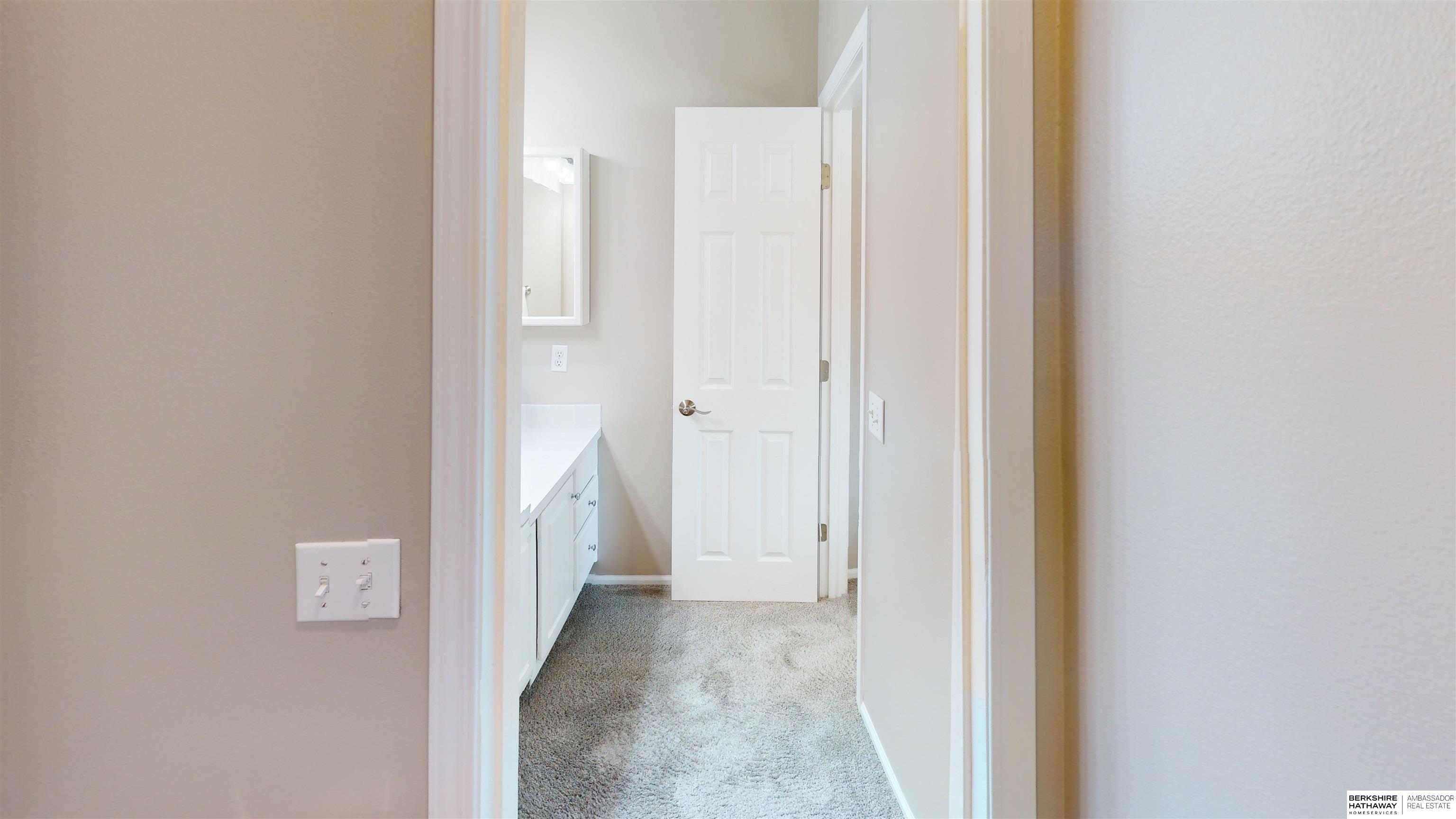 14456 Camden Circle, Omaha, NE, 68116