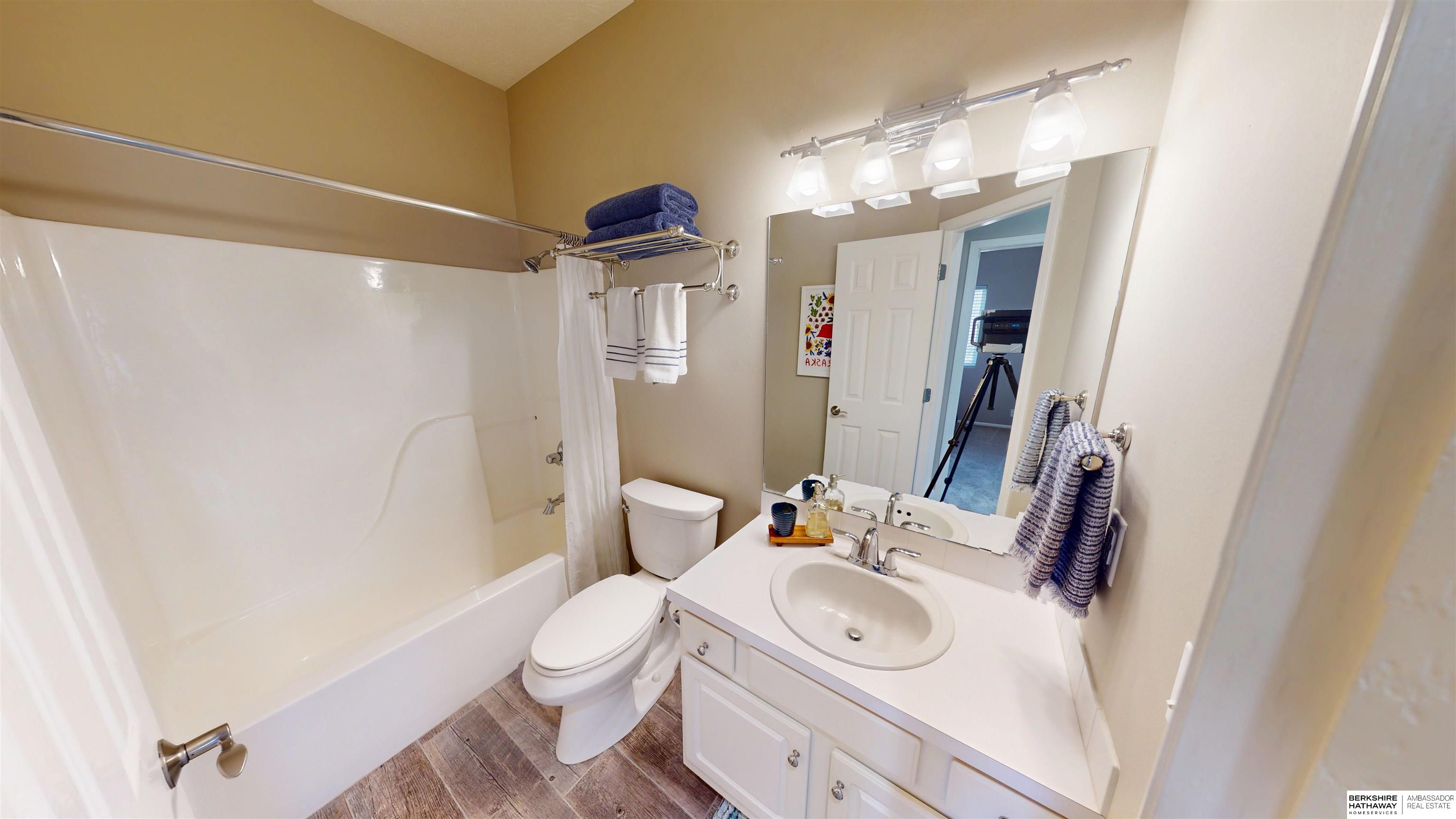 14456 Camden Circle, Omaha, NE, 68116