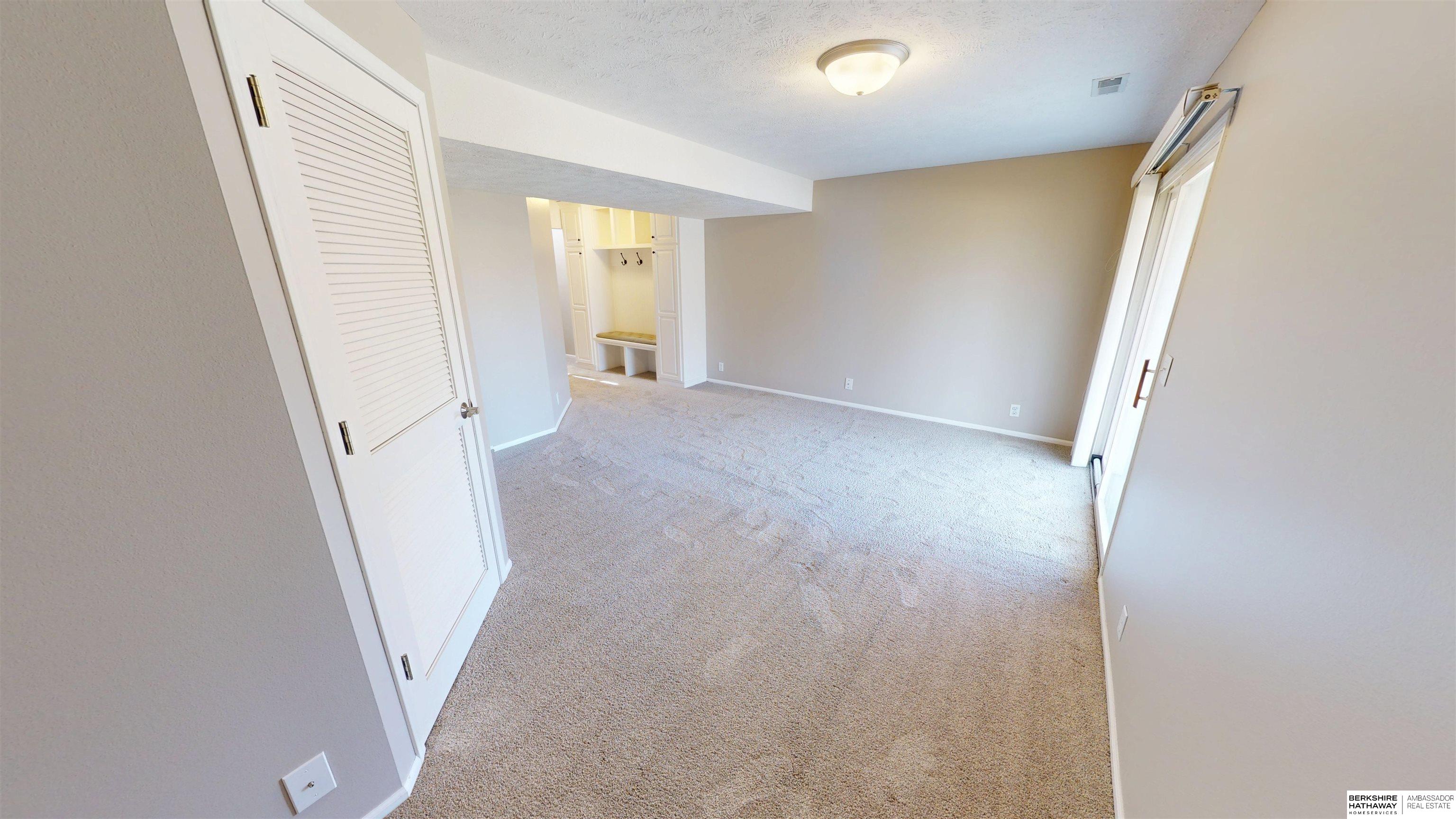 14456 Camden Circle, Omaha, NE, 68116