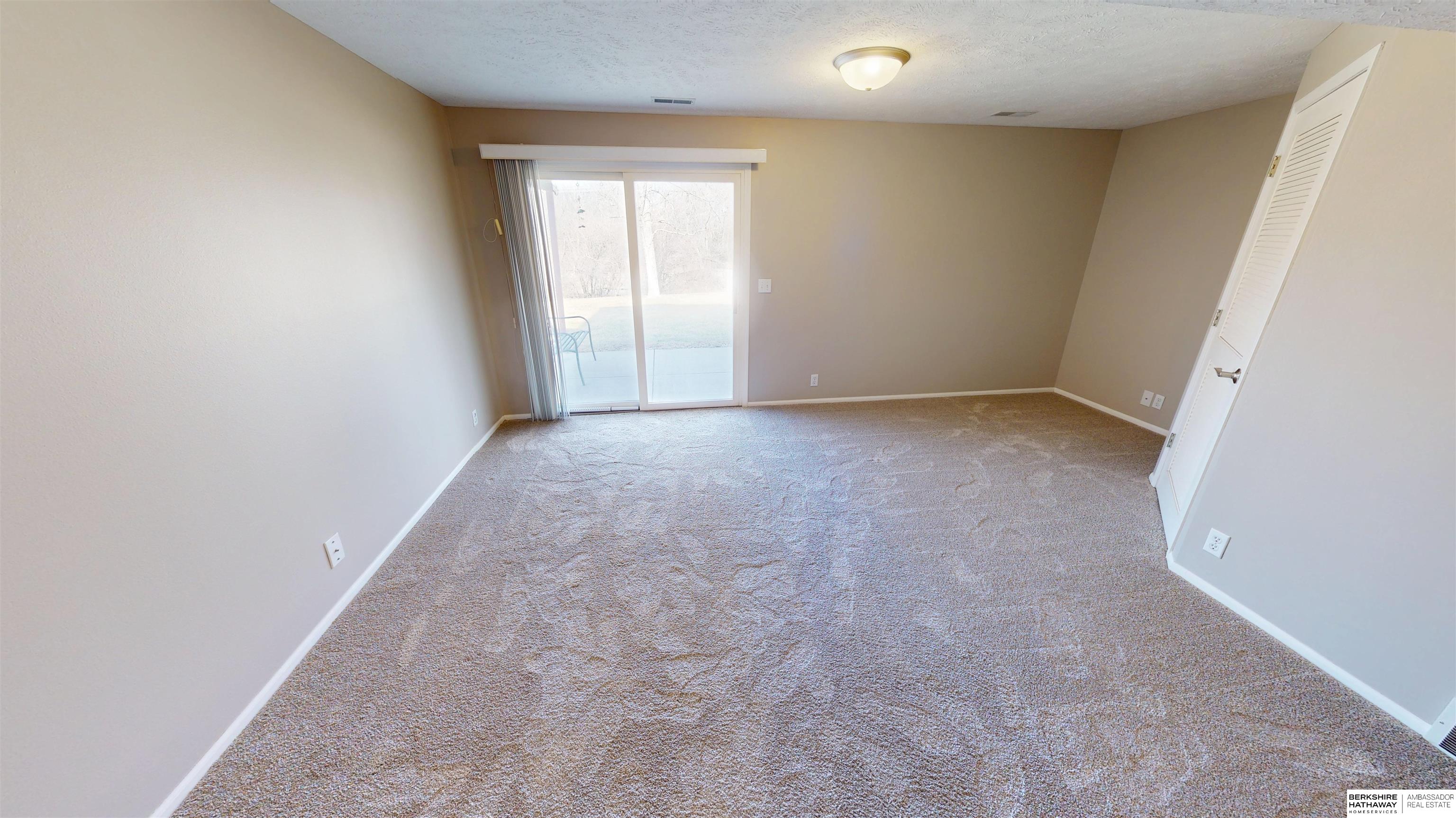 14456 Camden Circle, Omaha, NE, 68116