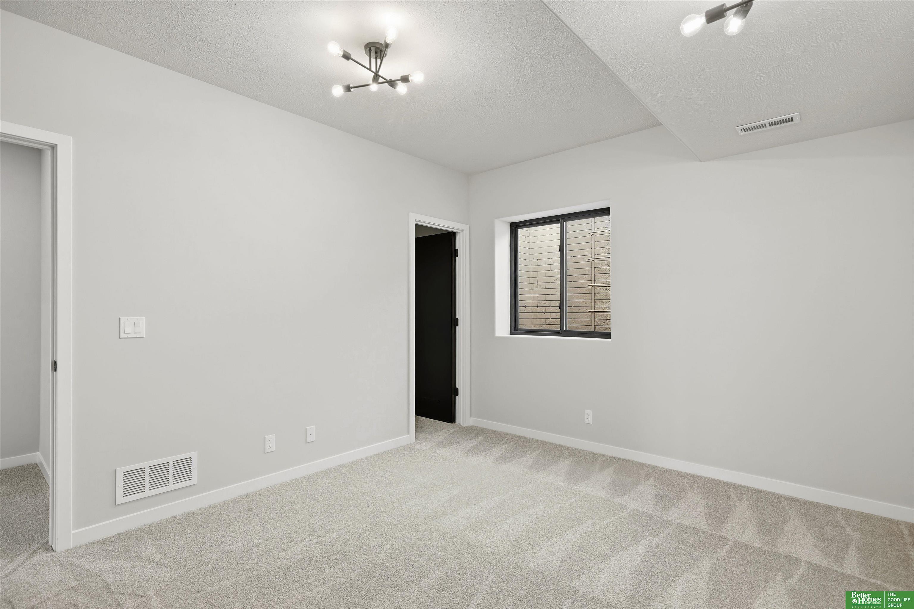 5610 N 198th Street, Elkhorn, NE, 68022