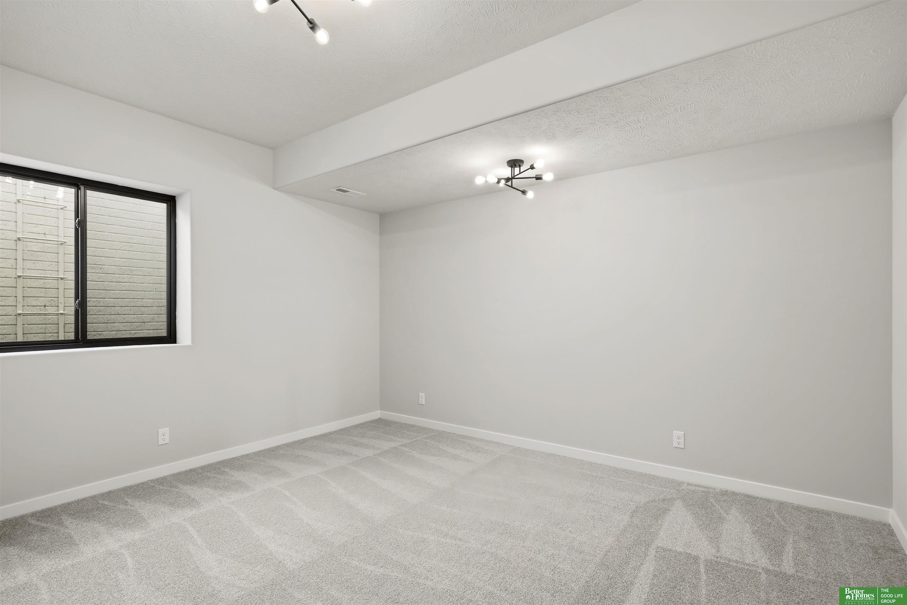 5610 N 198th Street, Elkhorn, NE, 68022