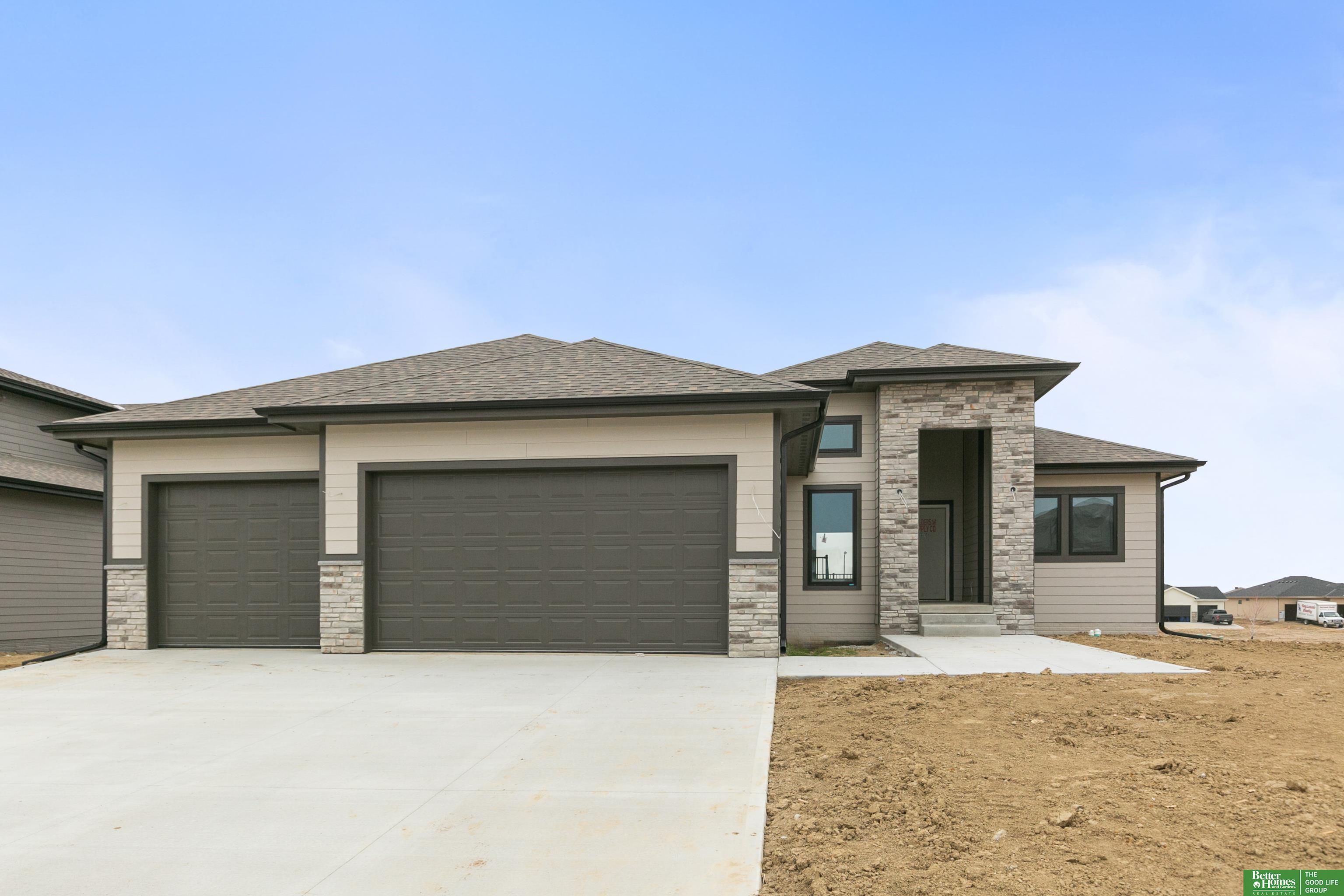 11267 S 102nd Avenue, Papillion, NE, 68046