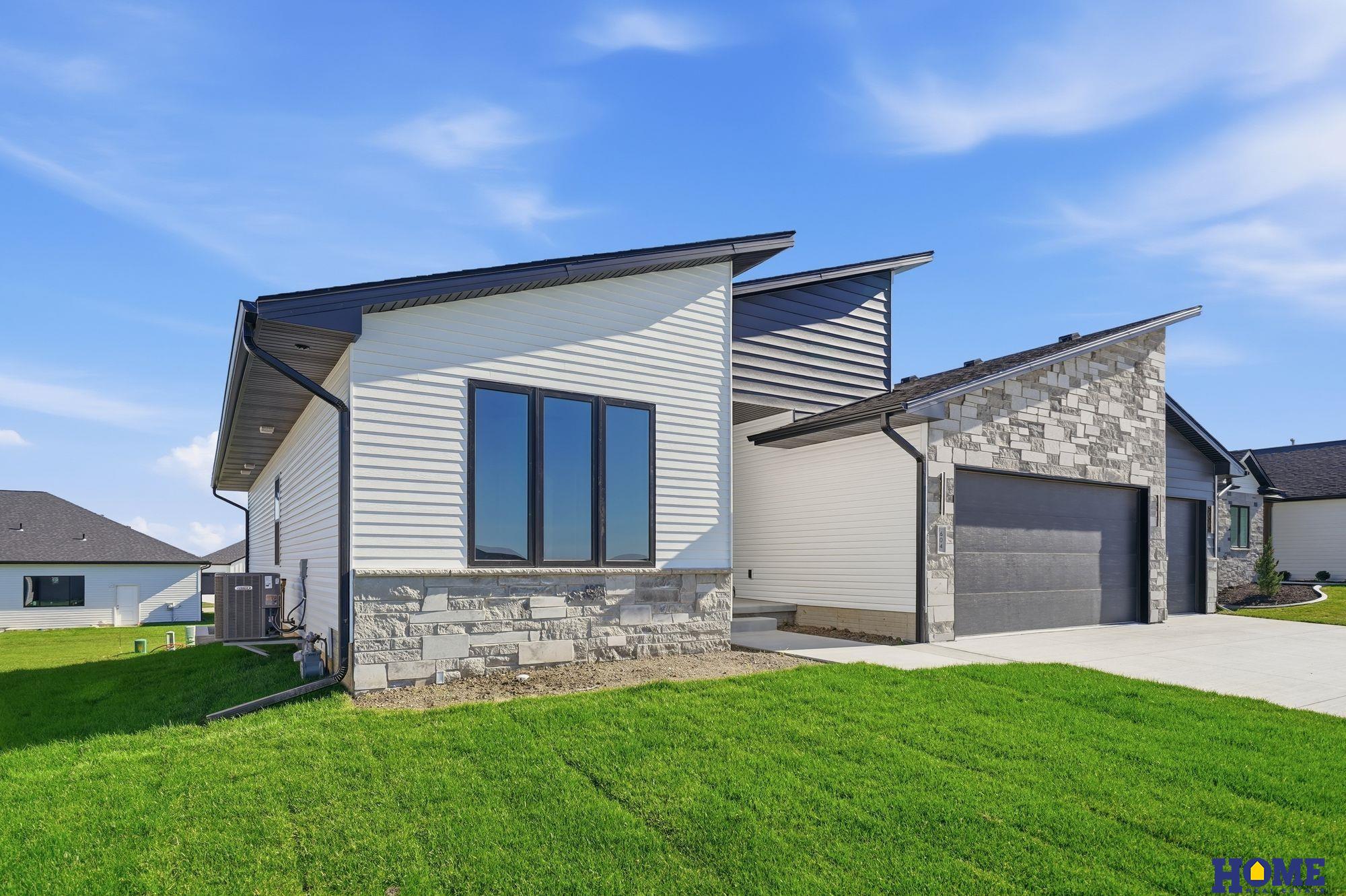 604 N 106th Street, Lincoln, NE, 68527