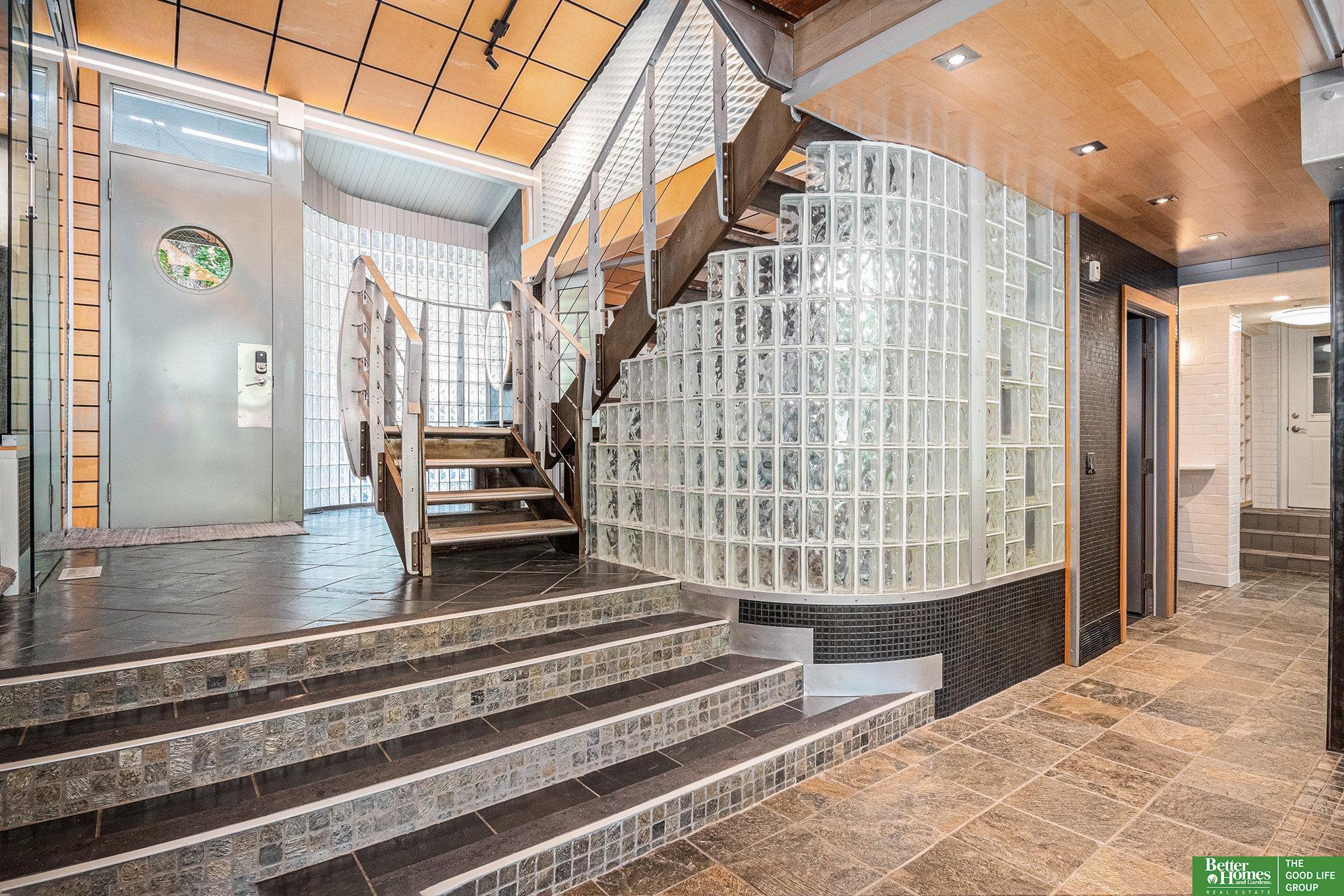 21811 Hillandale Drive, Elkhorn, NE, 68022