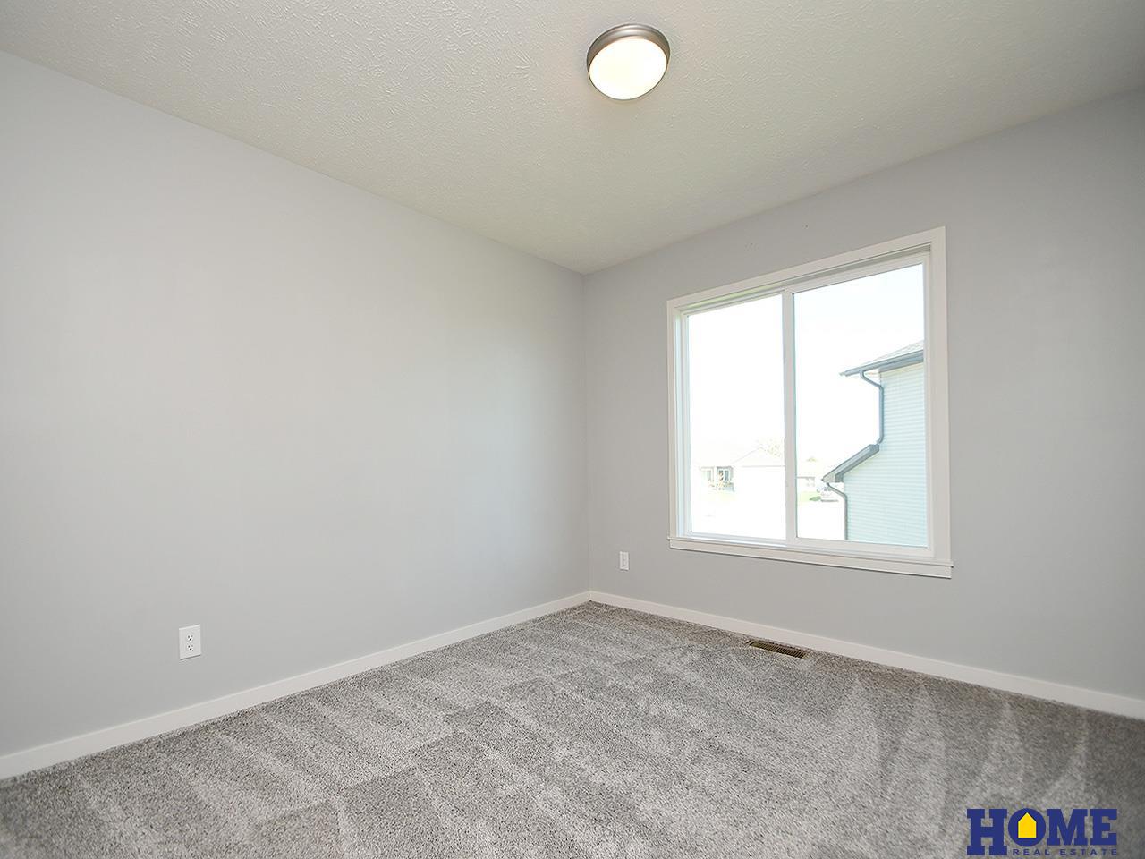 5806 94th Street, Lincoln, NE, 68526