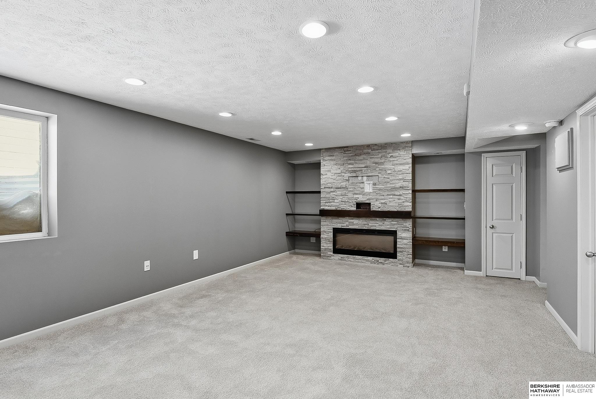 16611 Dora Hamann Parkway, Omaha, NE, 68116