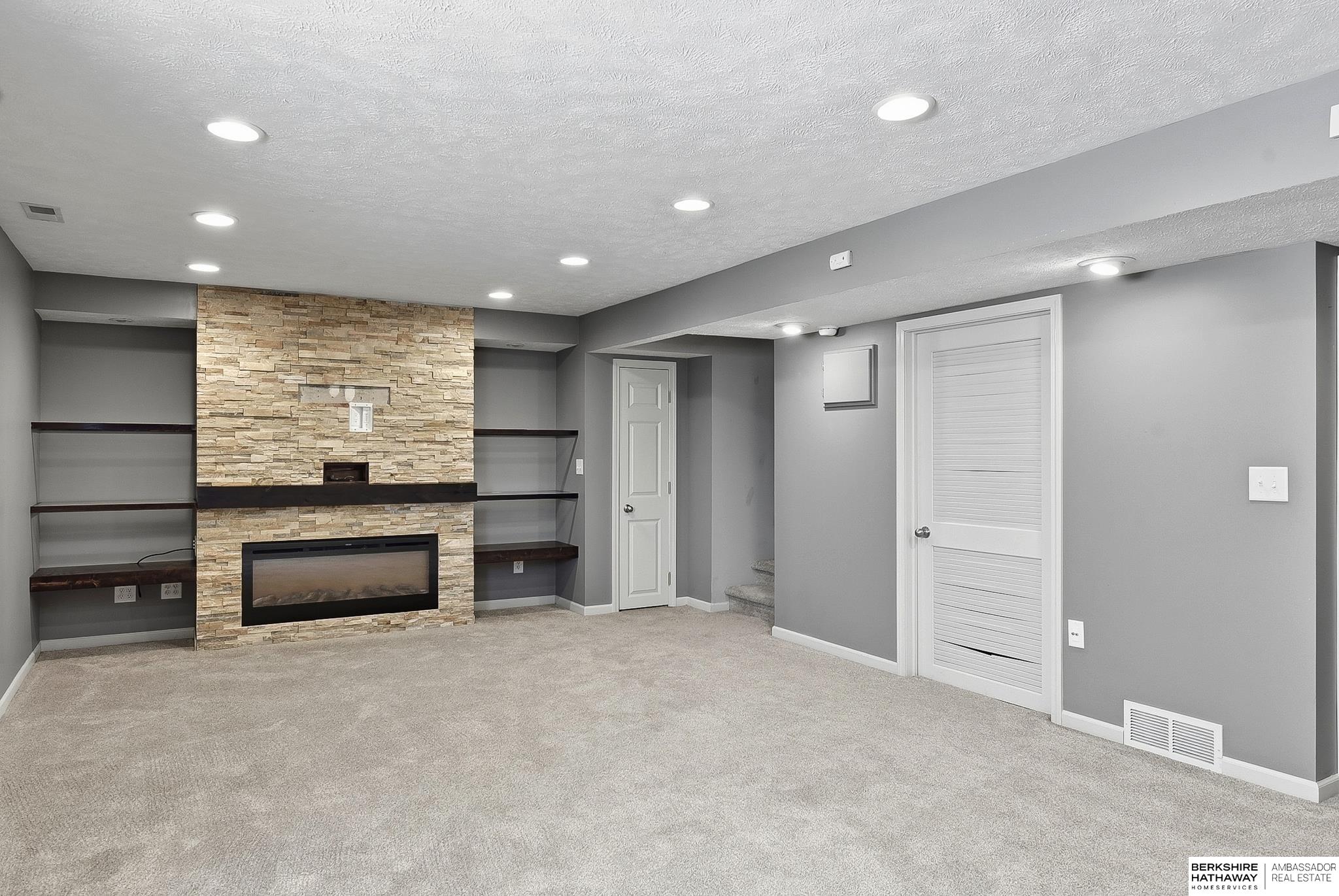 16611 Dora Hamann Parkway, Omaha, NE, 68116