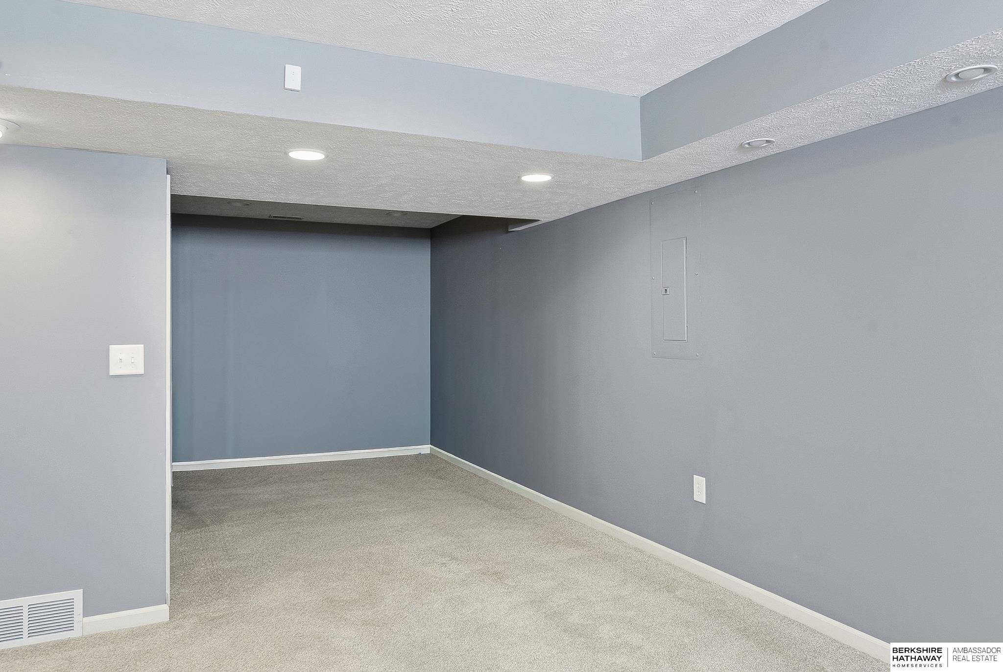 16611 Dora Hamann Parkway, Omaha, NE, 68116