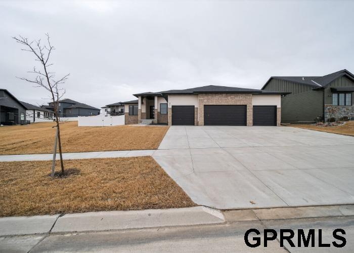 911 107Th Street, Lincoln, NE, 68527