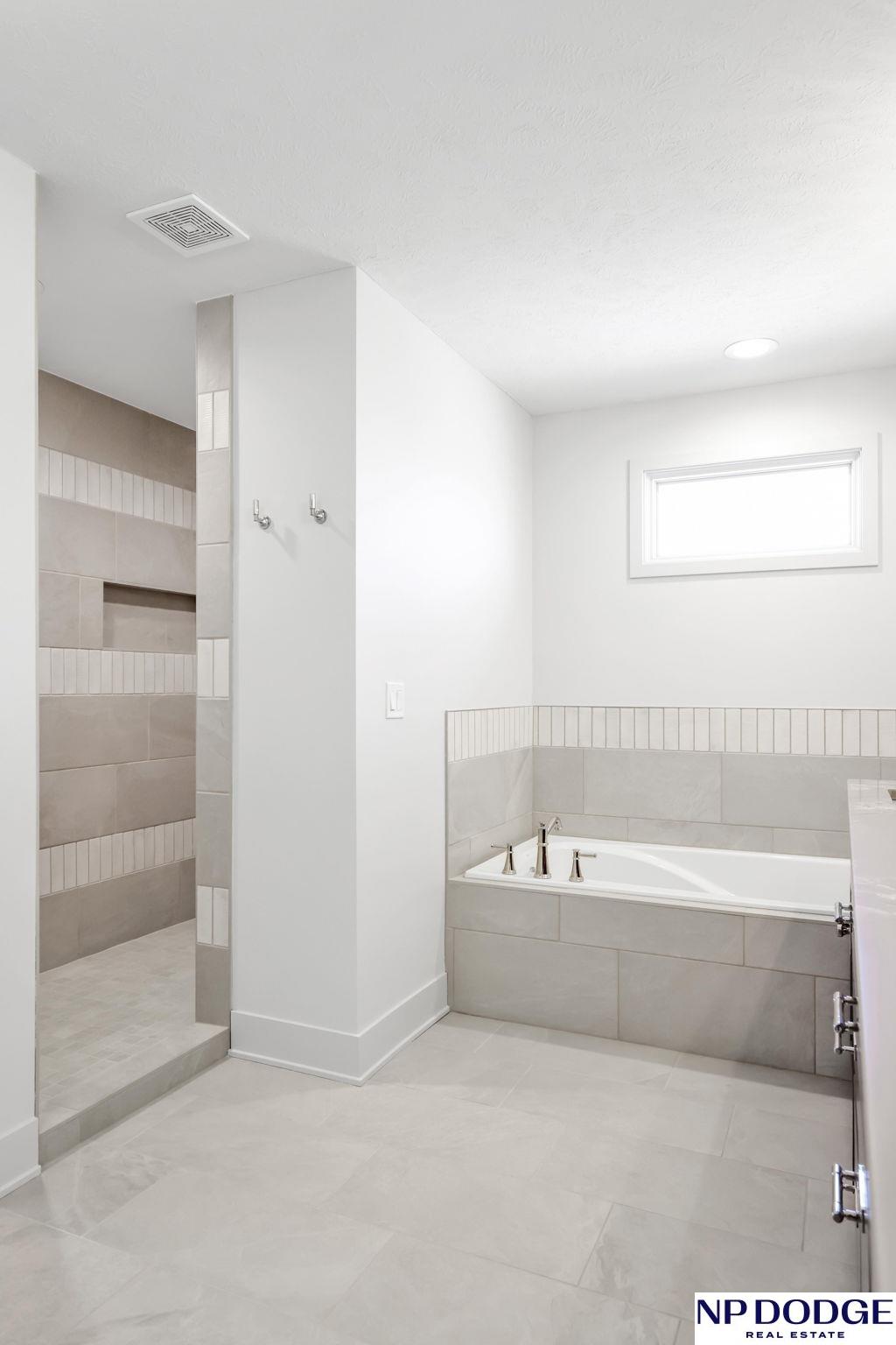 12620 78 Avenue, Papillion, NE, 68046