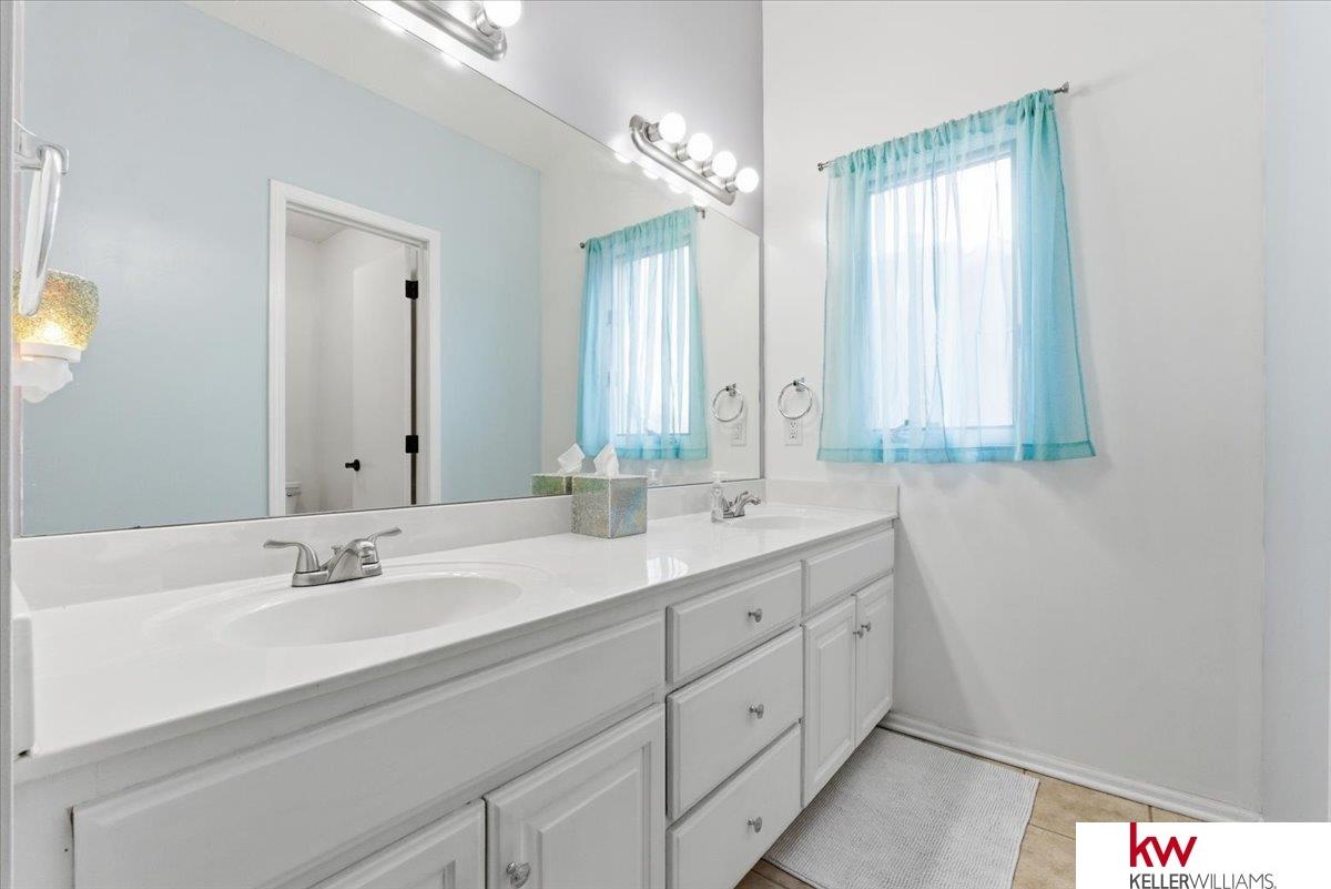 2141 Ashwood Avenue, Papillion, NE, 68133