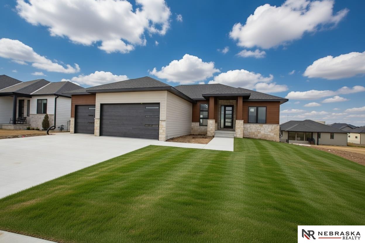 8700 Honeybee Lane, Lincoln, NE, 68526