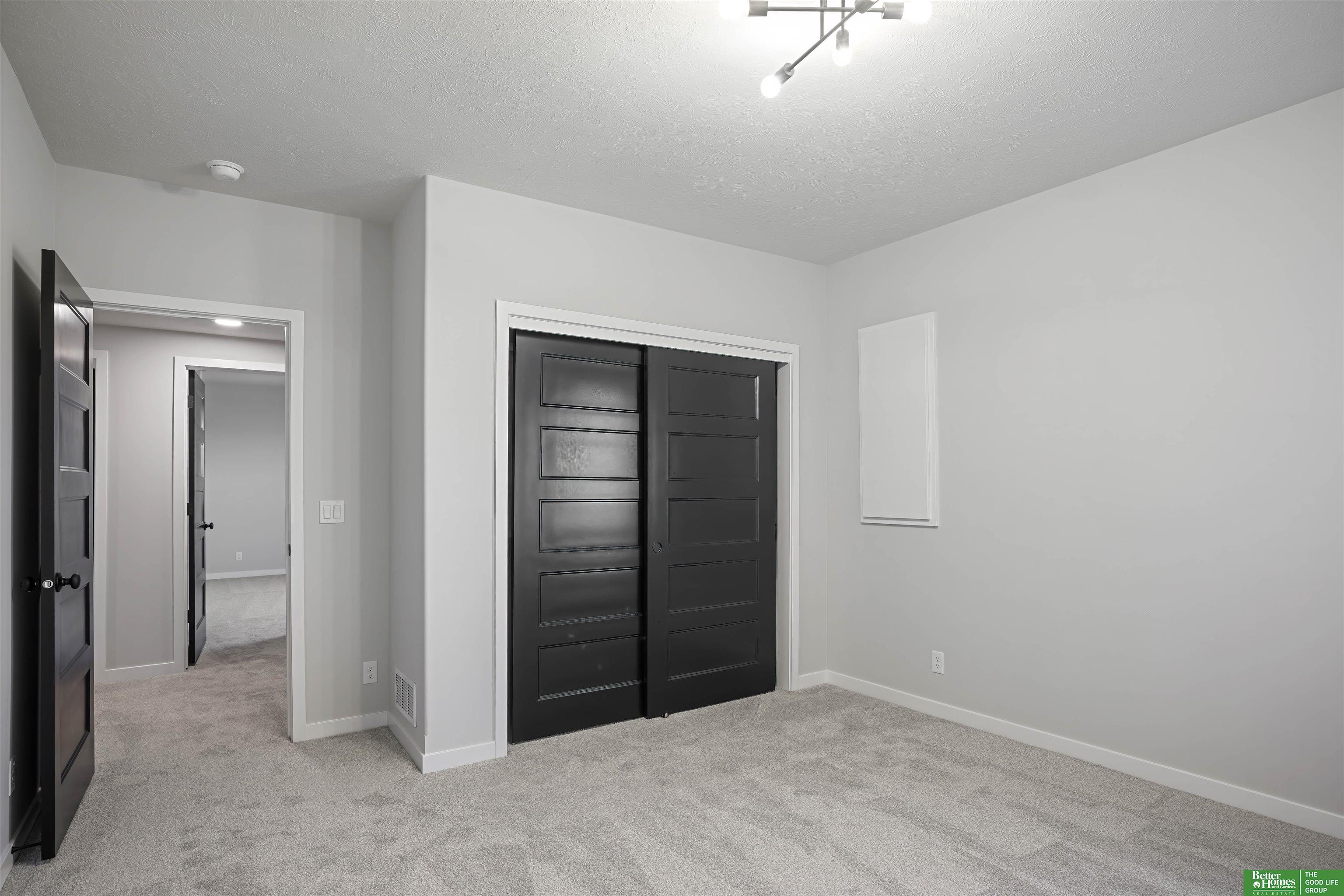 5915 N 197th Street, Elkhorn, NE, 68022