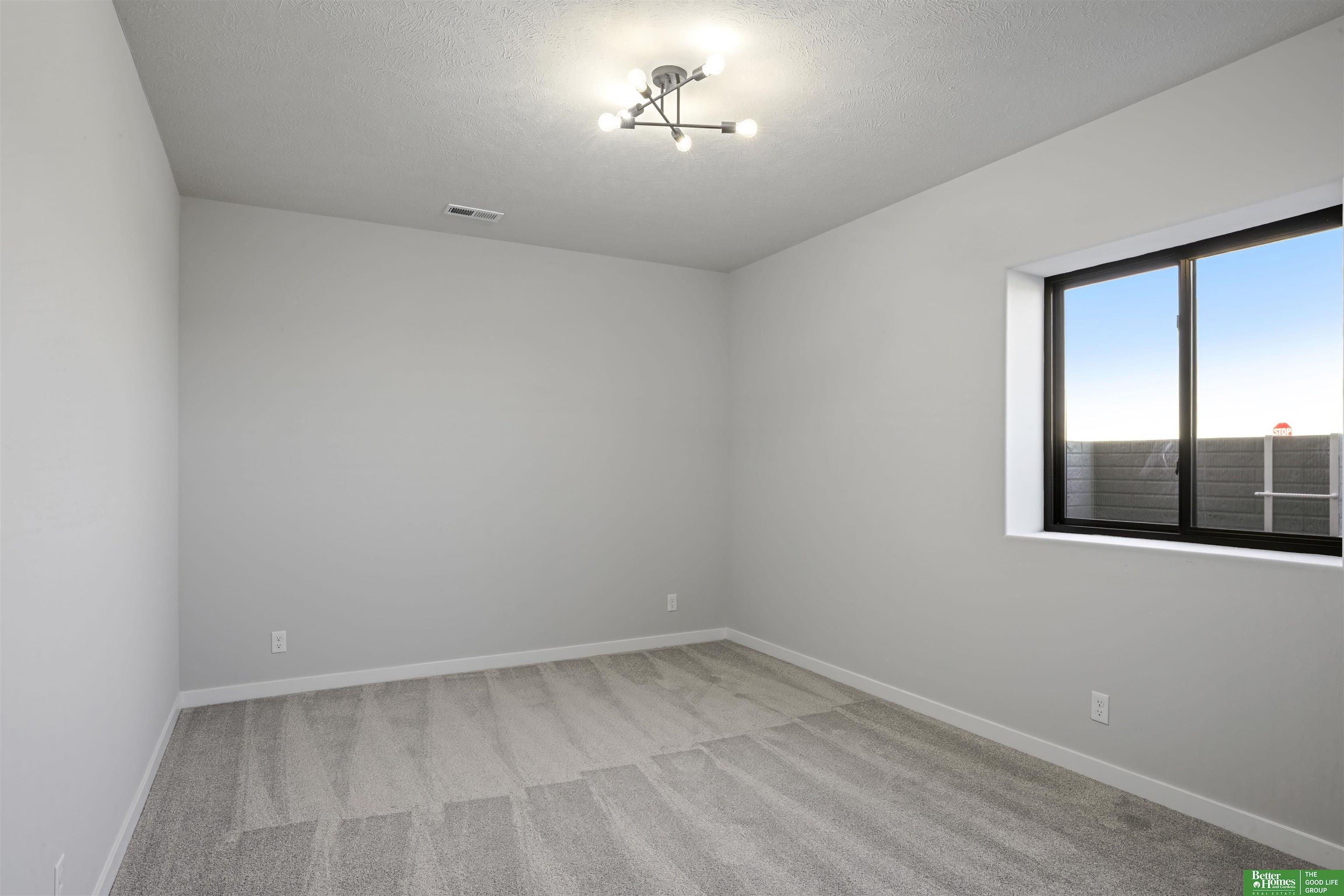 5915 N 197th Street, Elkhorn, NE, 68022