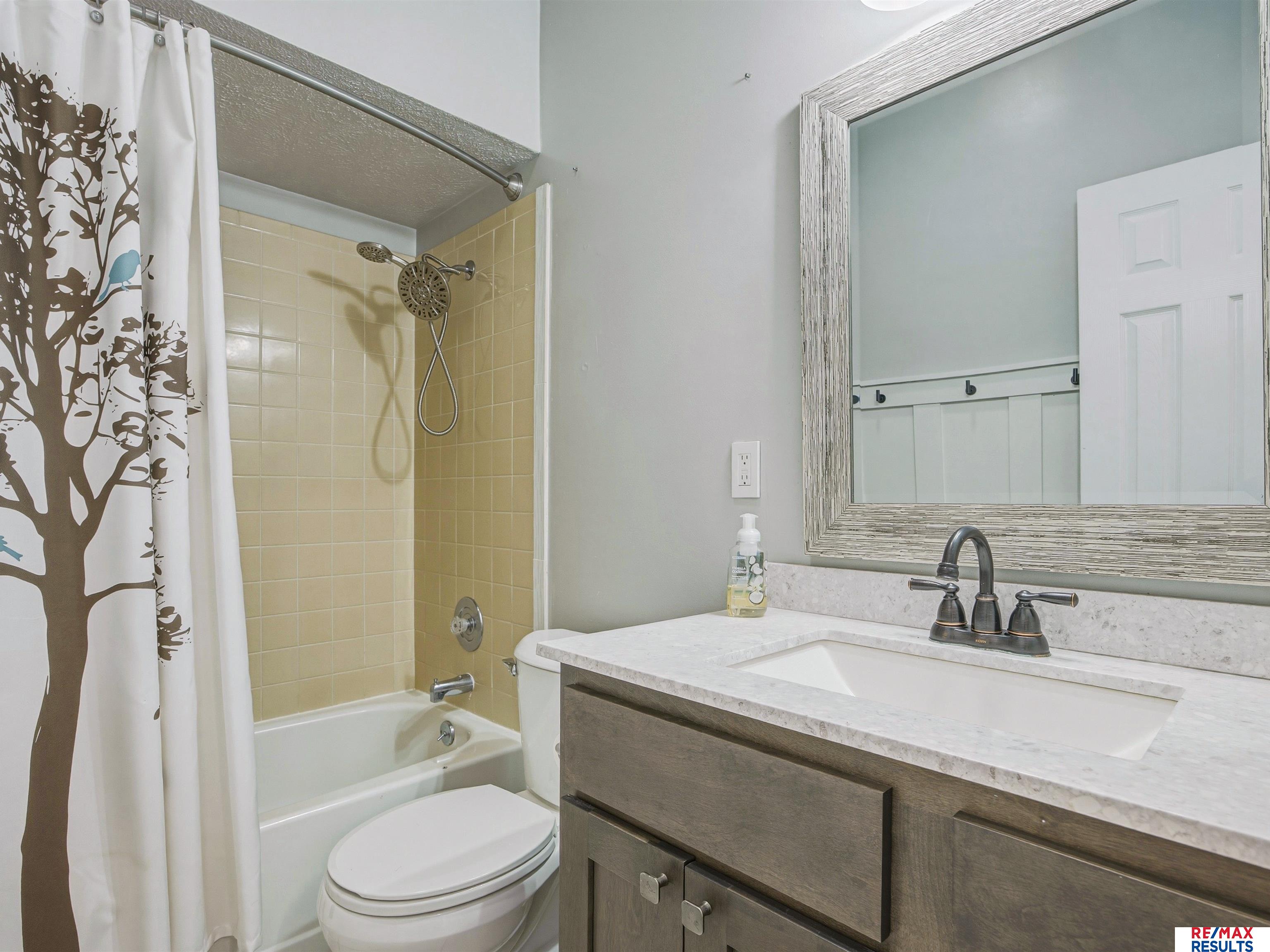 1108 Conestoga Road, Papillion, NE, 68046