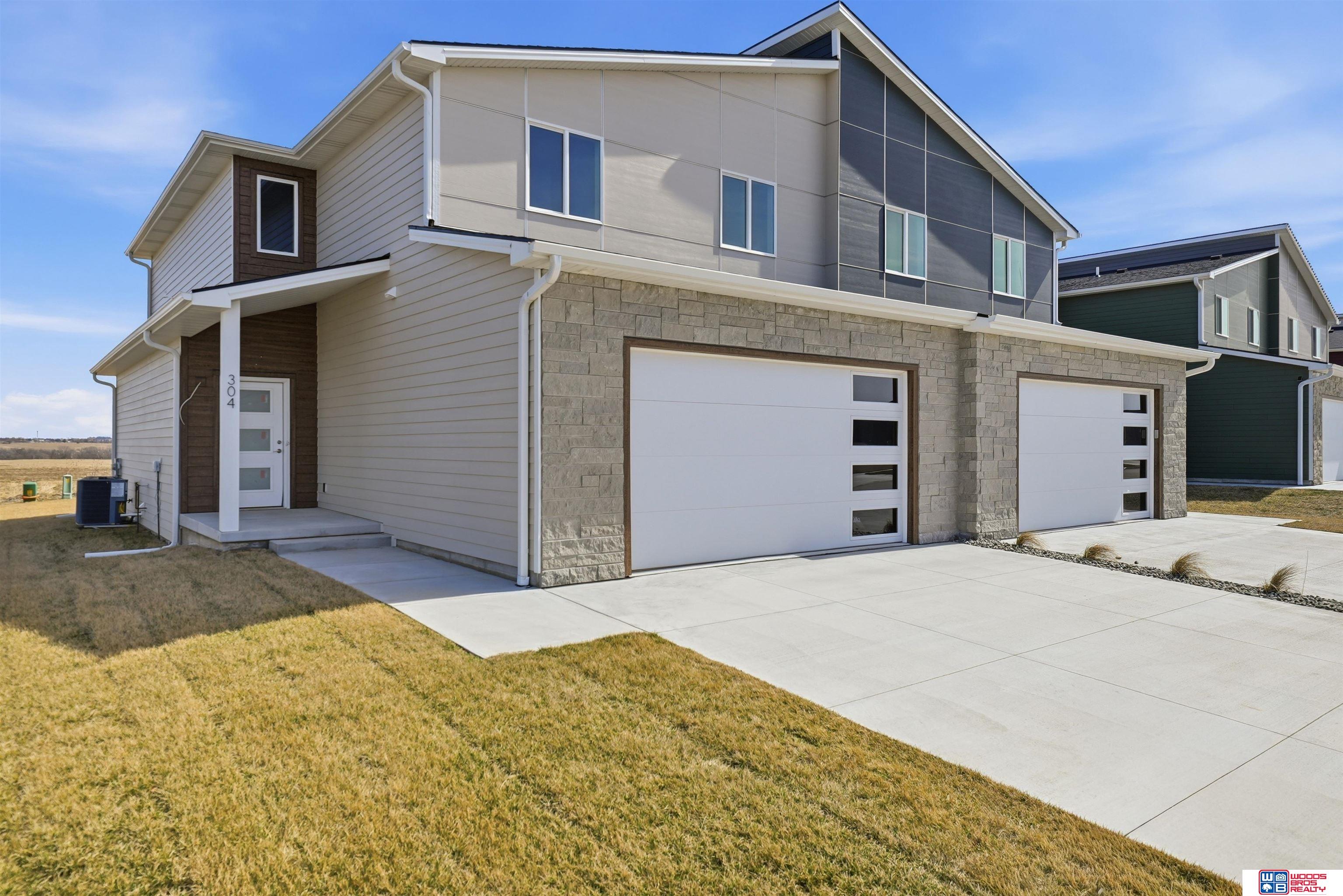 Photo of 304 N 105th Street Lincoln NE 68527