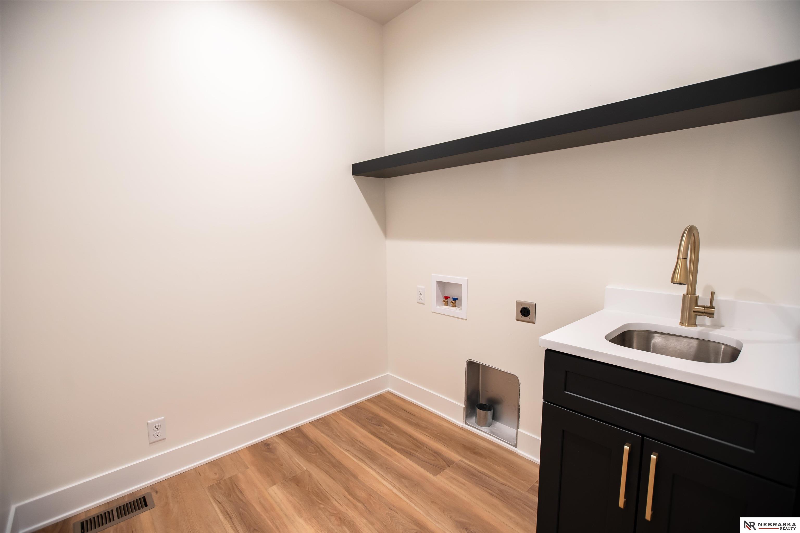 8700 Honeybee Lane, Lincoln, NE, 68526