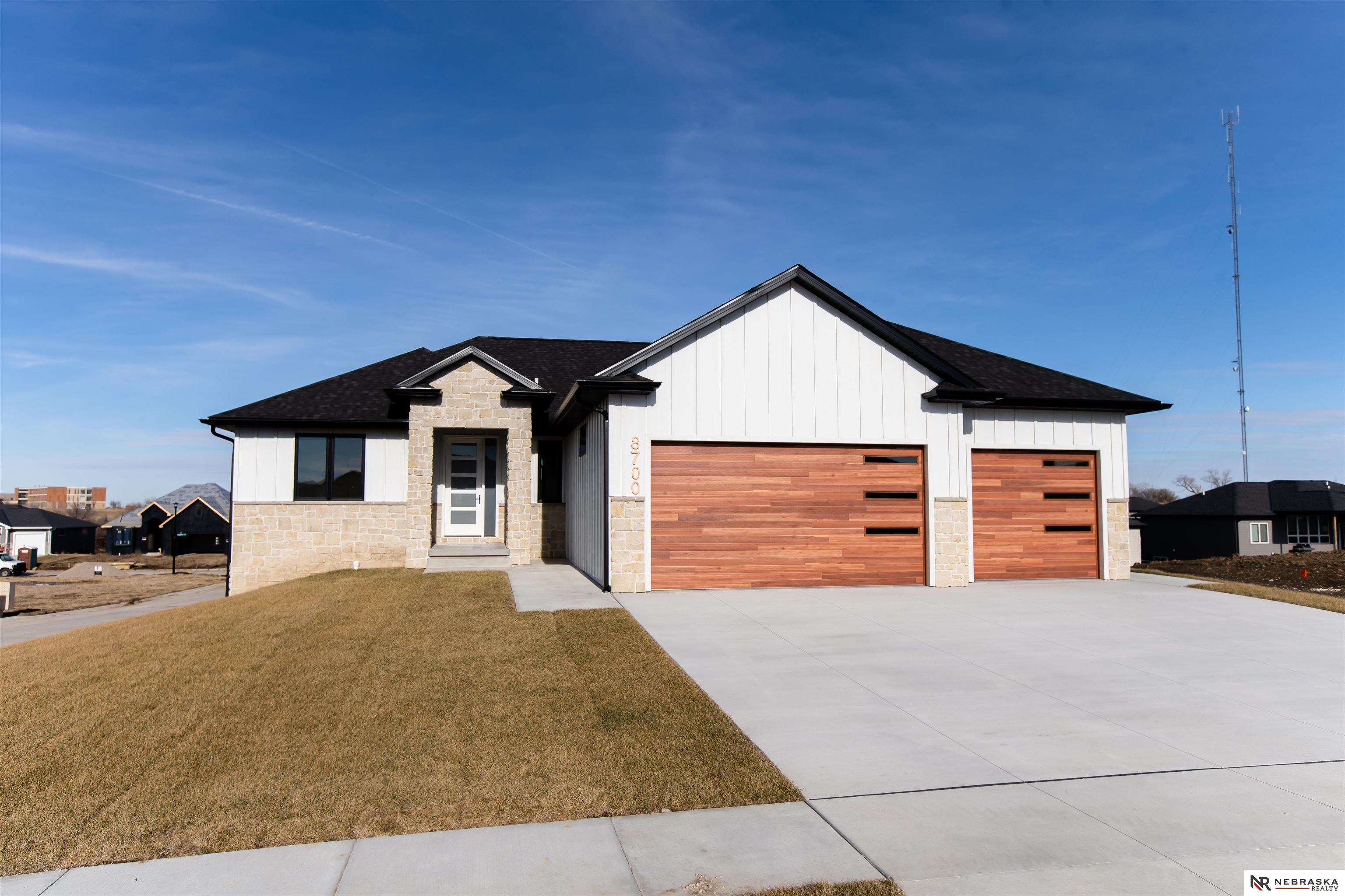 8700 Honeybee Lane, Lincoln, NE, 68526