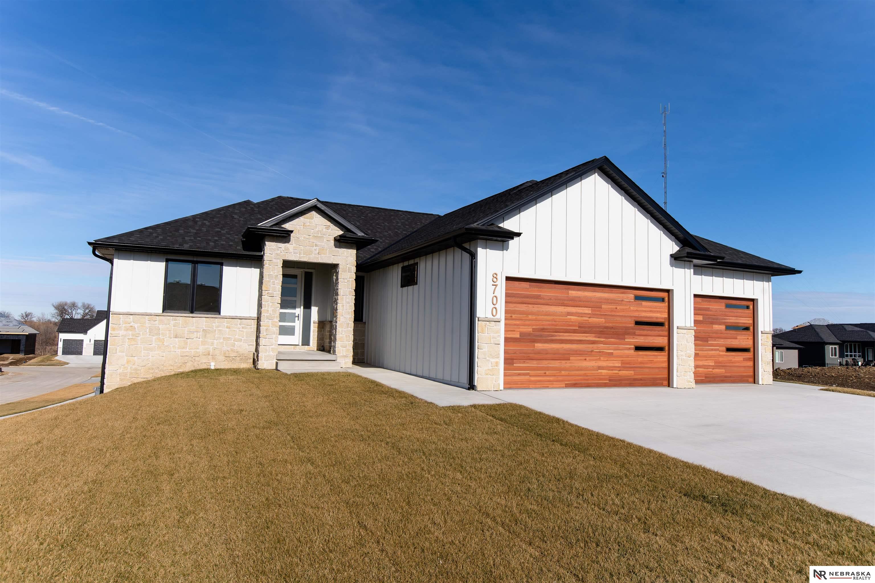 8700 Honeybee Lane, Lincoln, NE, 68526