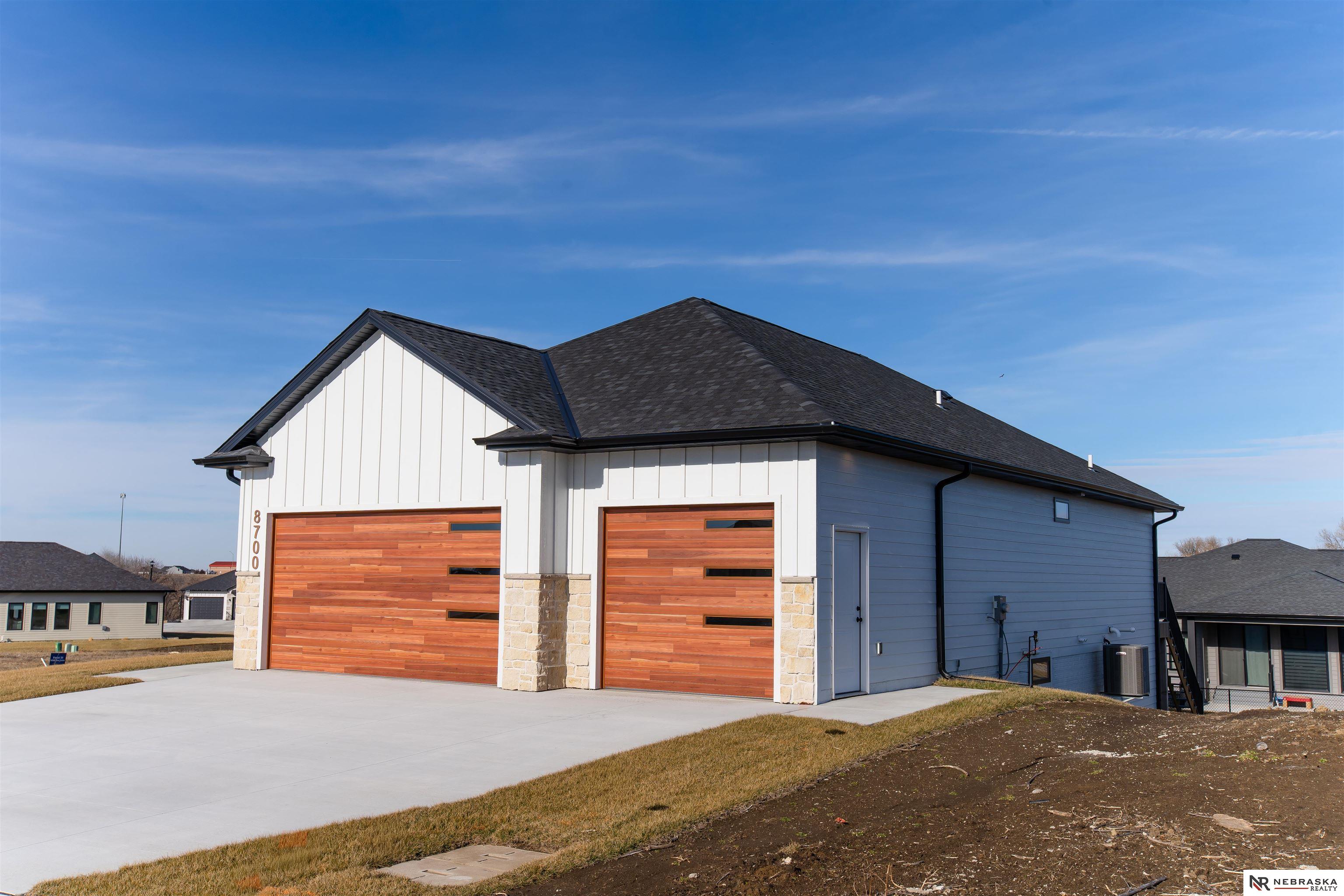 8700 Honeybee Lane, Lincoln, NE, 68526