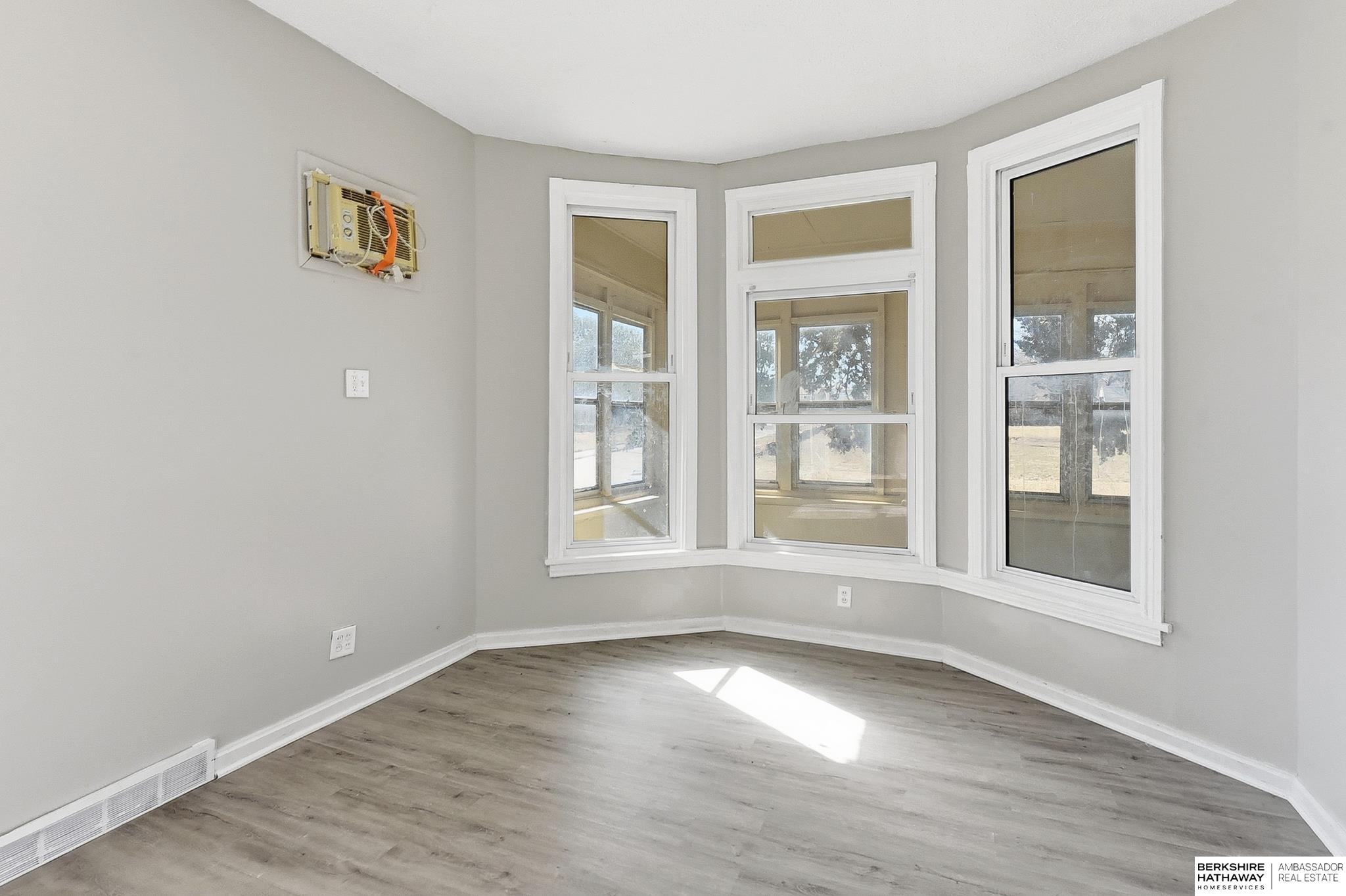 2207 N 16th Street, Omaha, NE, 68110