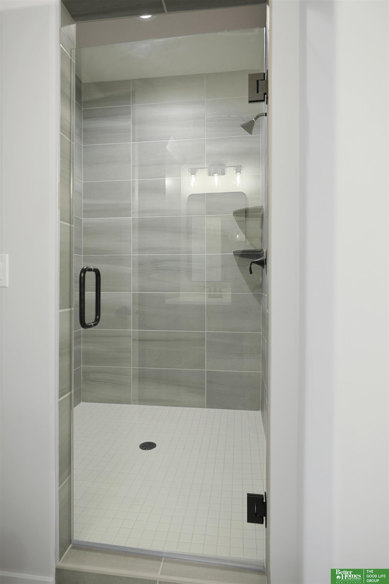 5608 N 213th Street, Elkhorn, NE, 68022