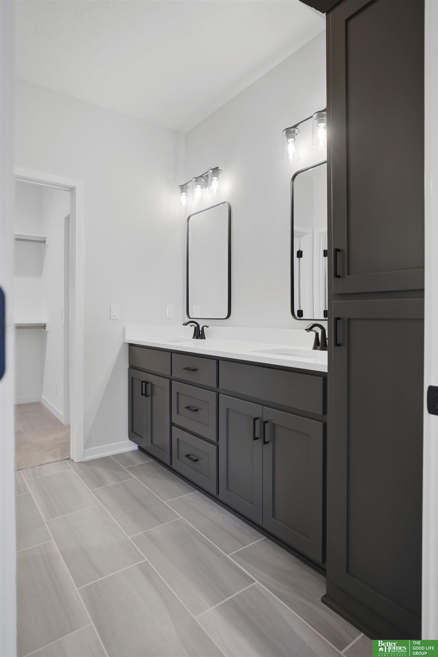 5608 N 213th Street, Elkhorn, NE, 68022