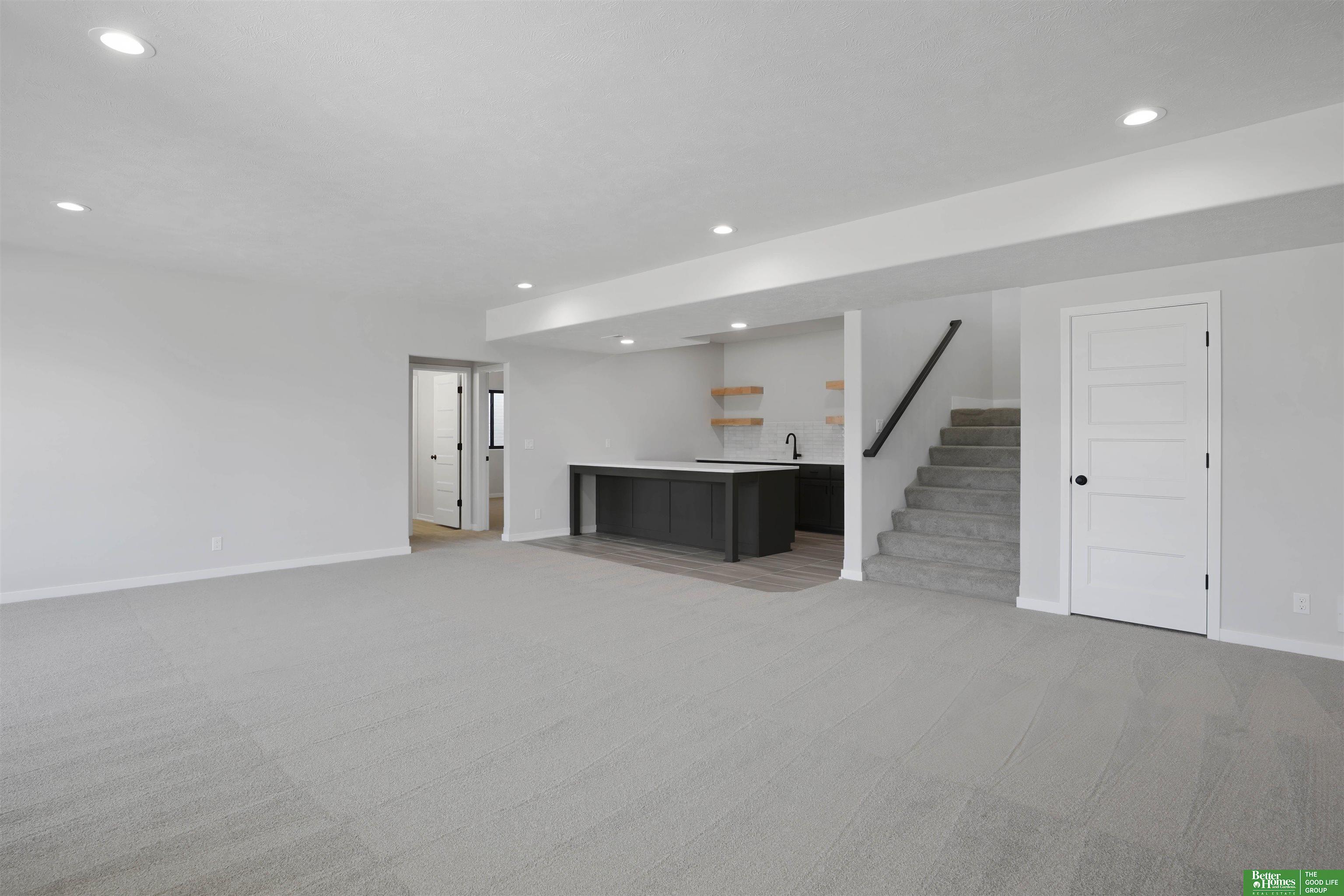 5608 N 213th Street, Elkhorn, NE, 68022