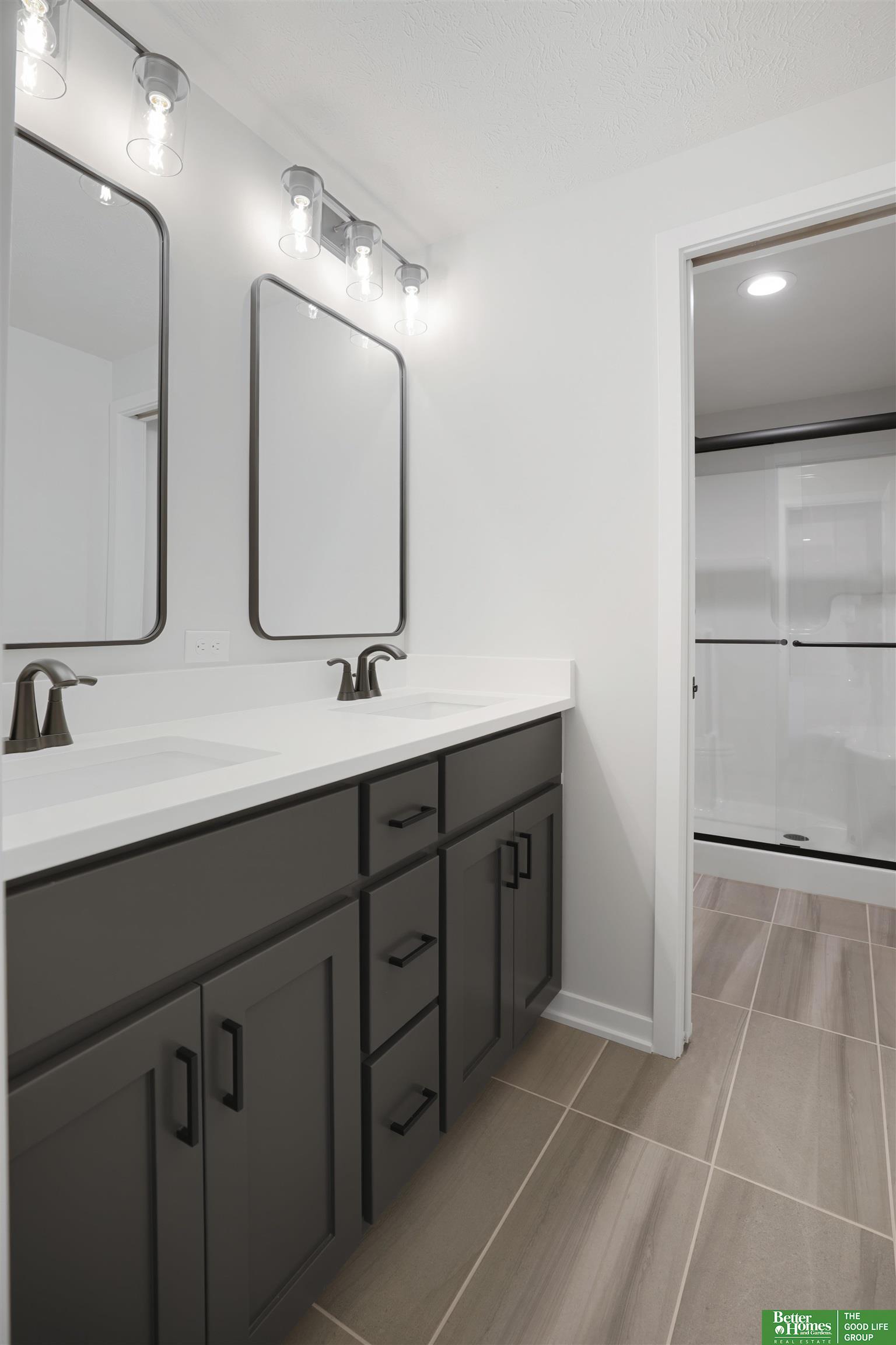 5608 N 213th Street, Elkhorn, NE, 68022