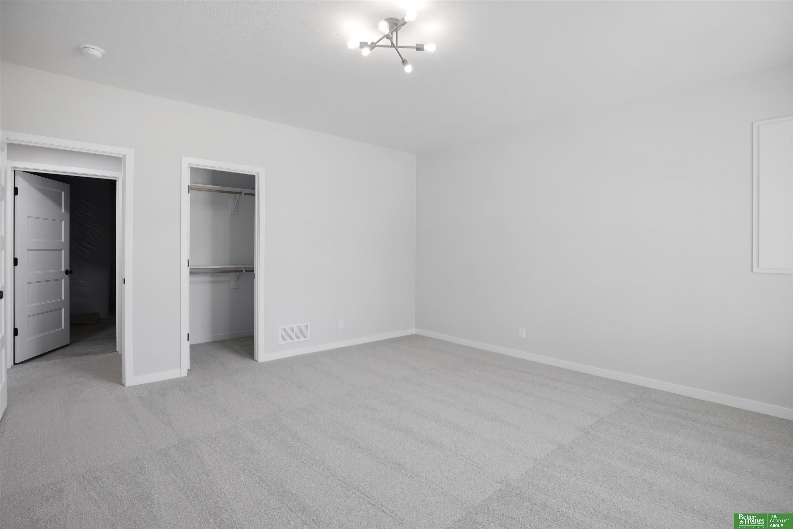 5608 N 213th Street, Elkhorn, NE, 68022