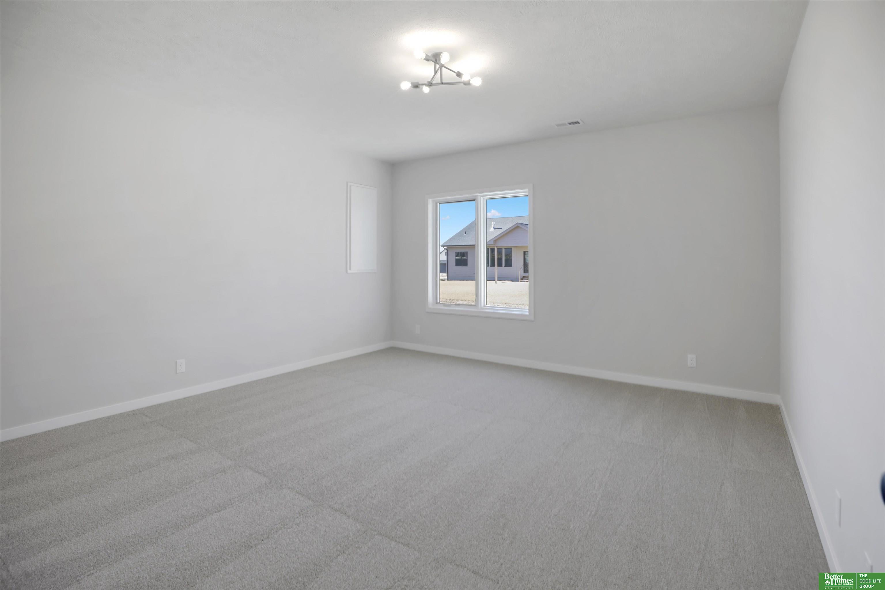 5608 N 213th Street, Elkhorn, NE, 68022