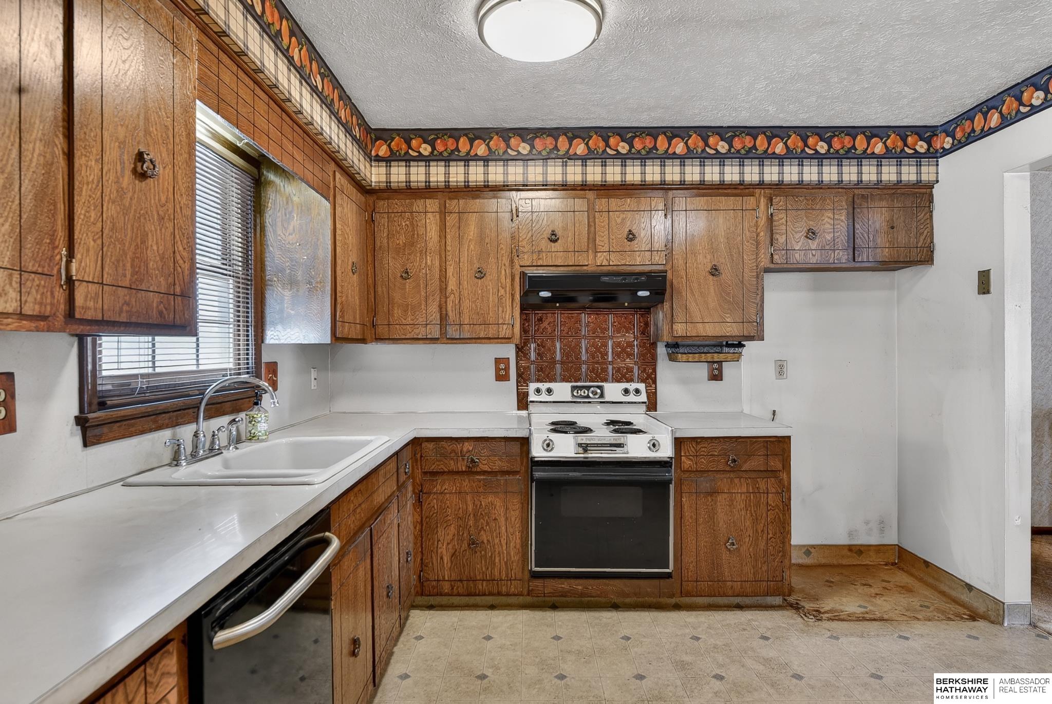 10145 Hansen Avenue, Omaha, NE, 68124-5010