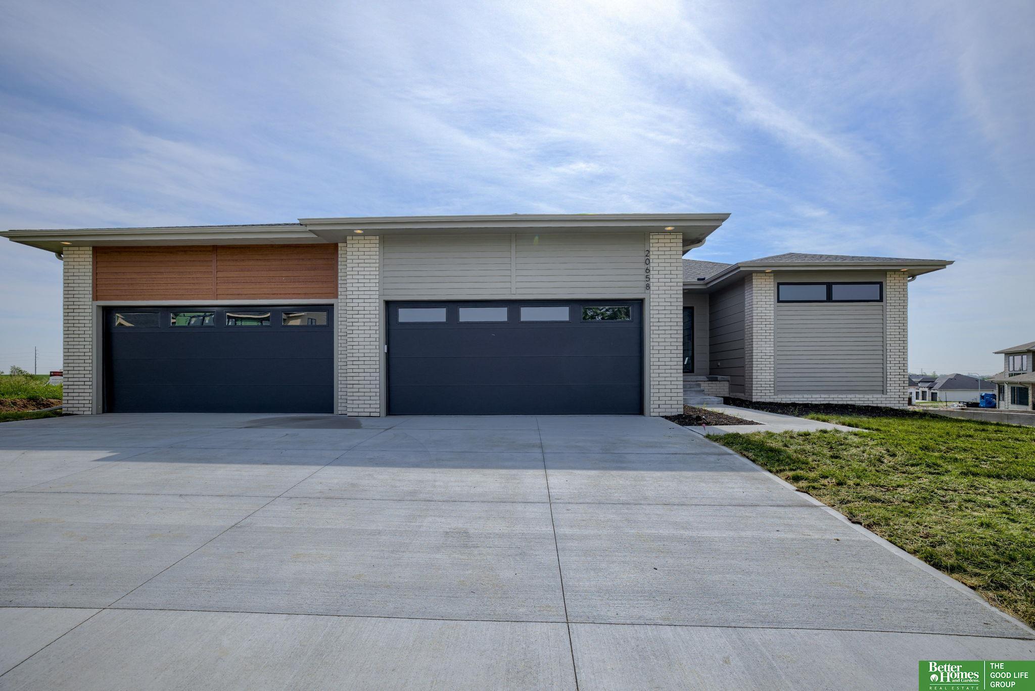 3310 212th Street, Elkhorn, NE, 68022