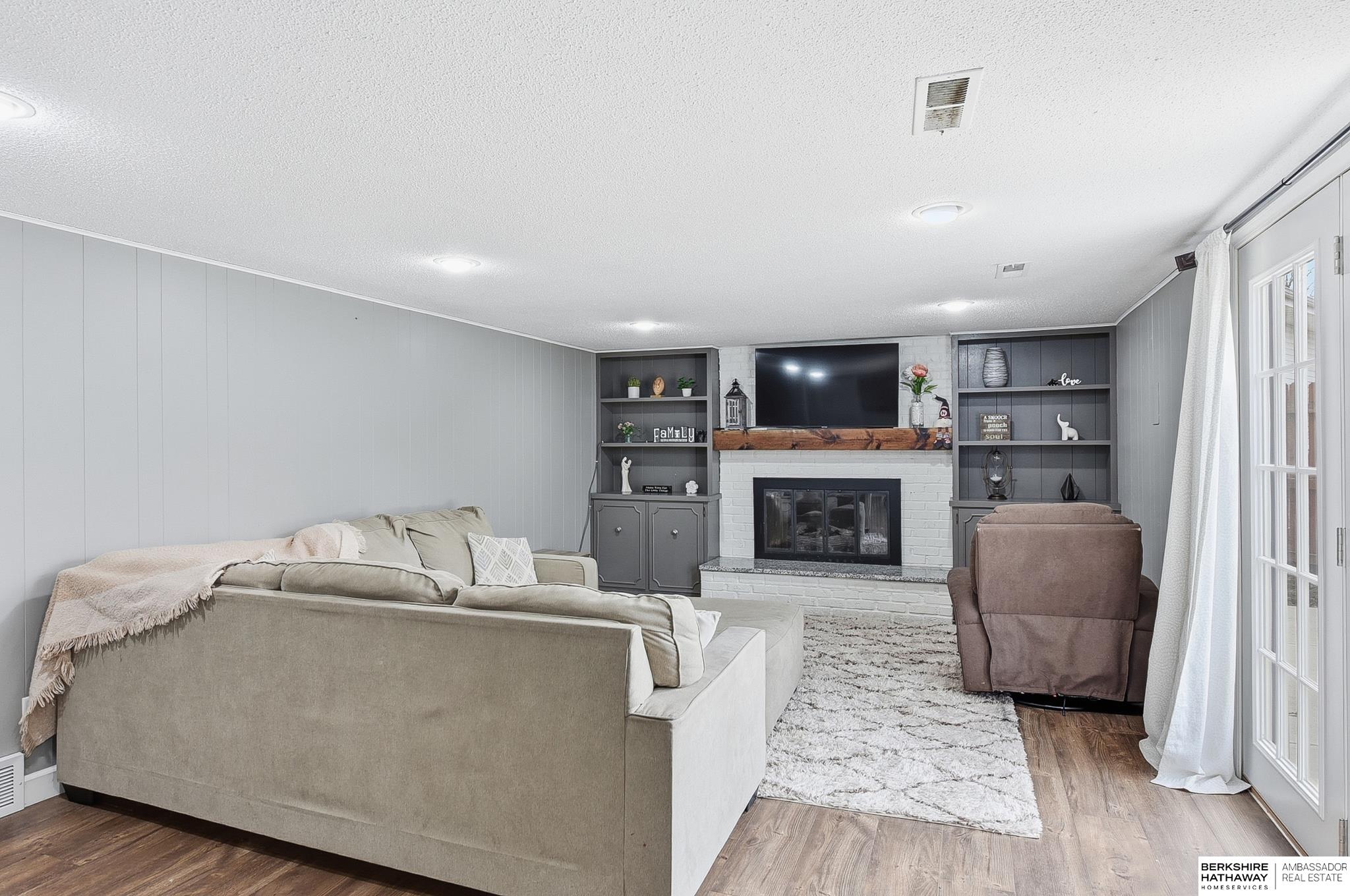 5306 S 105th Street, Omaha, NE, 68127