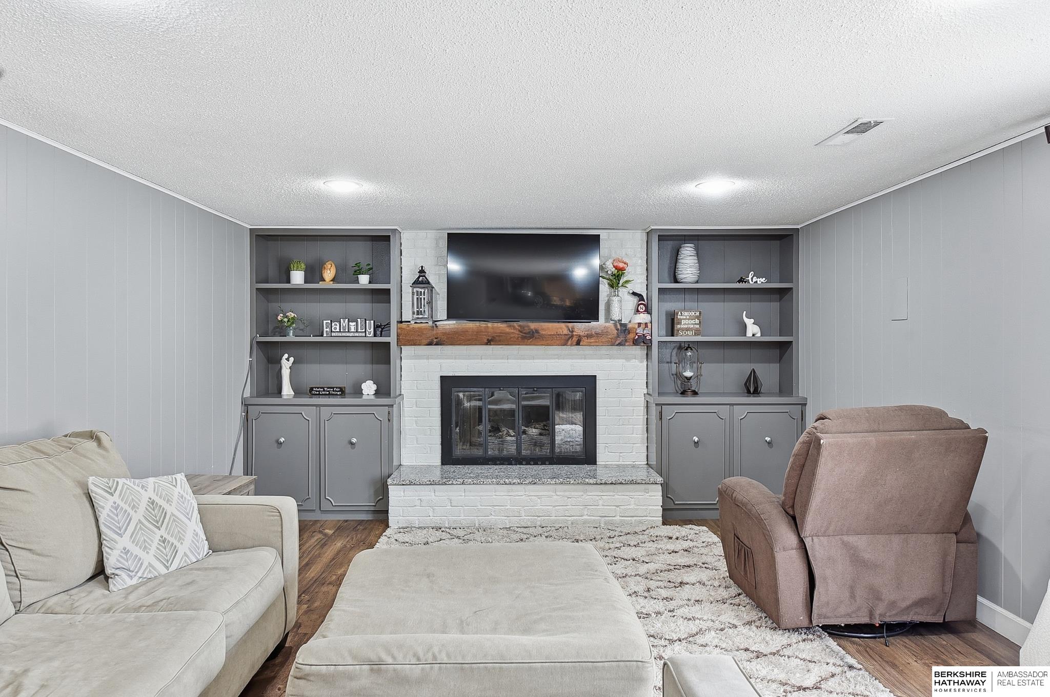 5306 S 105th Street, Omaha, NE, 68127