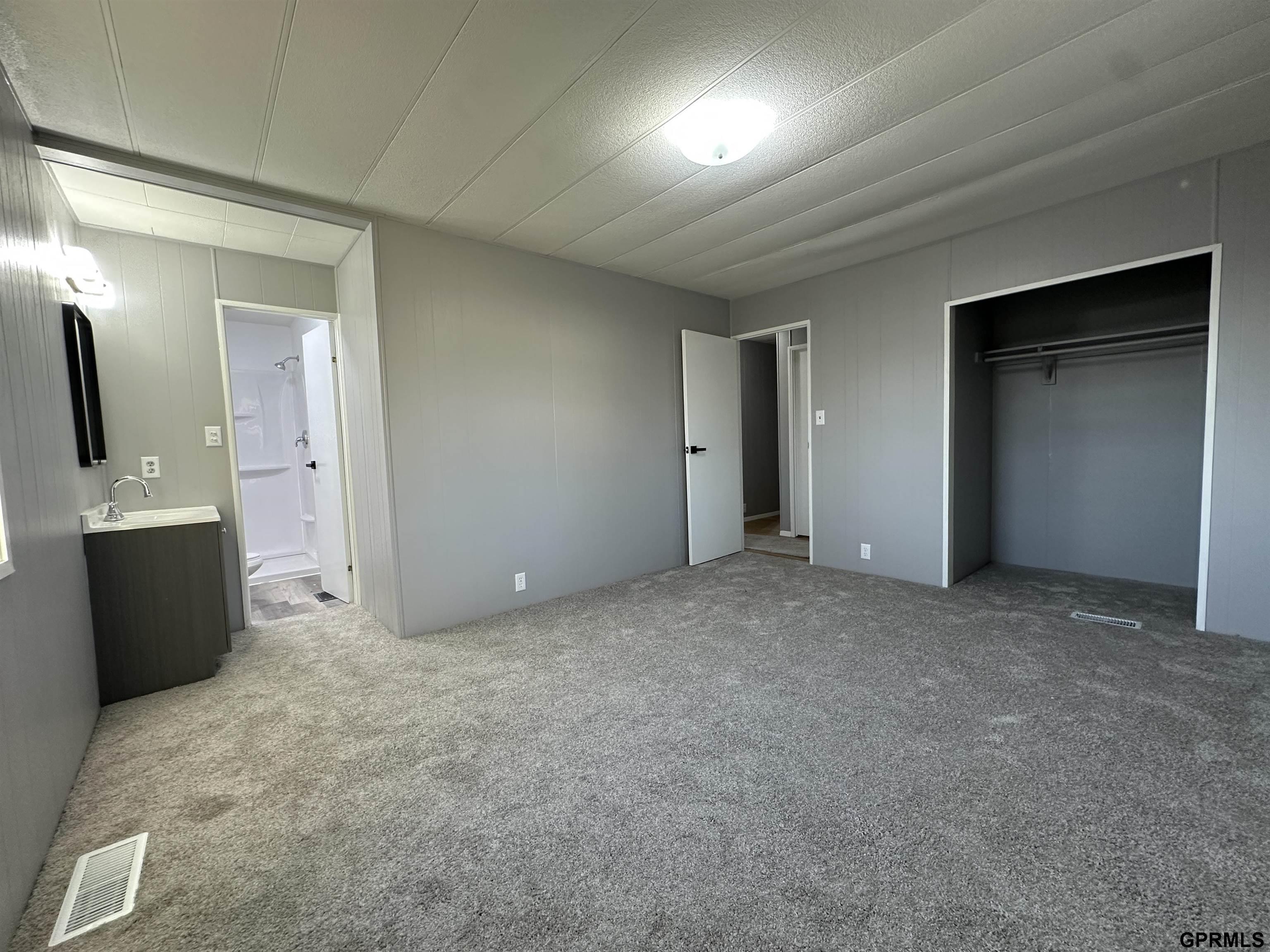 123 Grand Street, Greenwood, NE, 68366