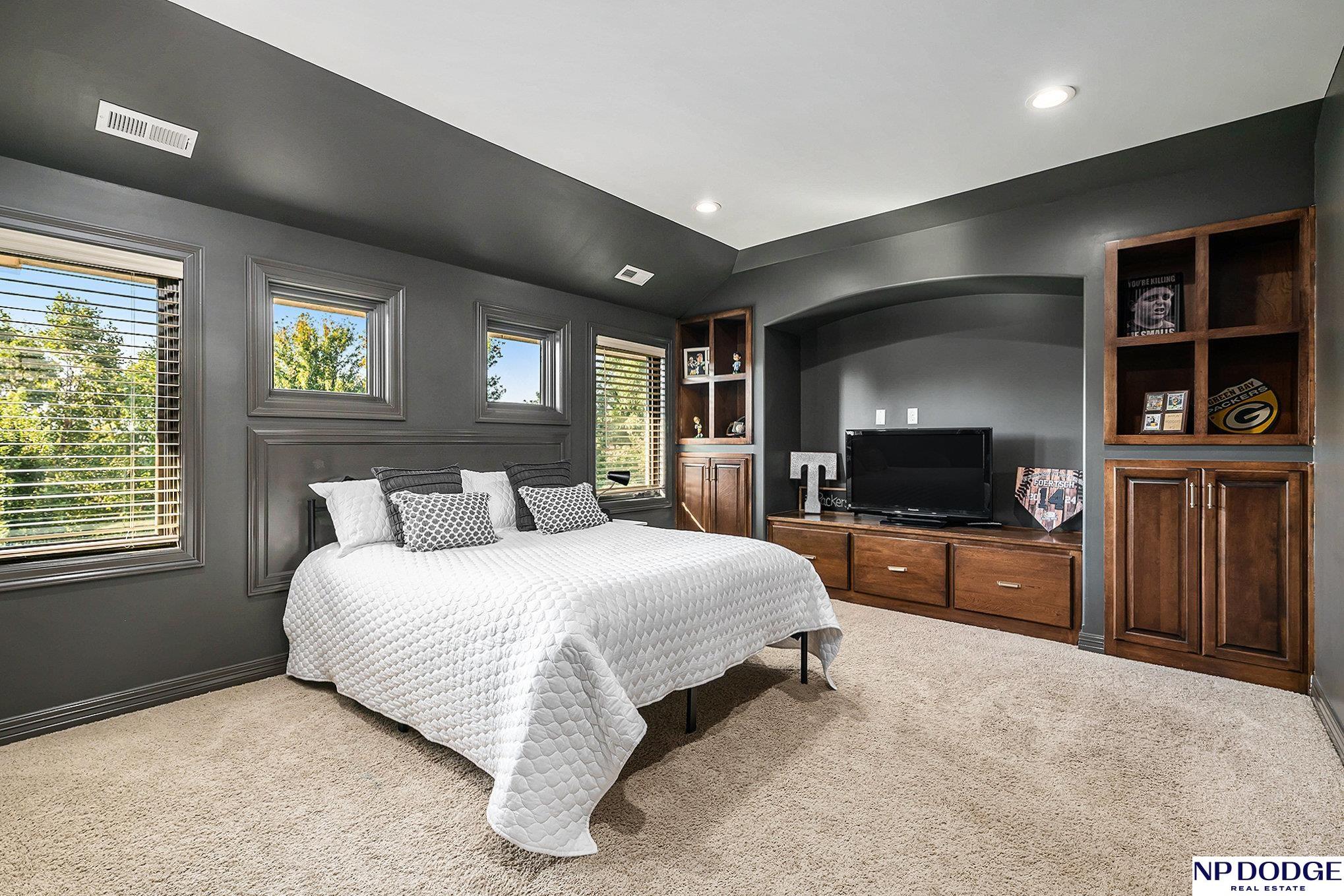 21313 Hickory Street, Omaha, NE, 68022