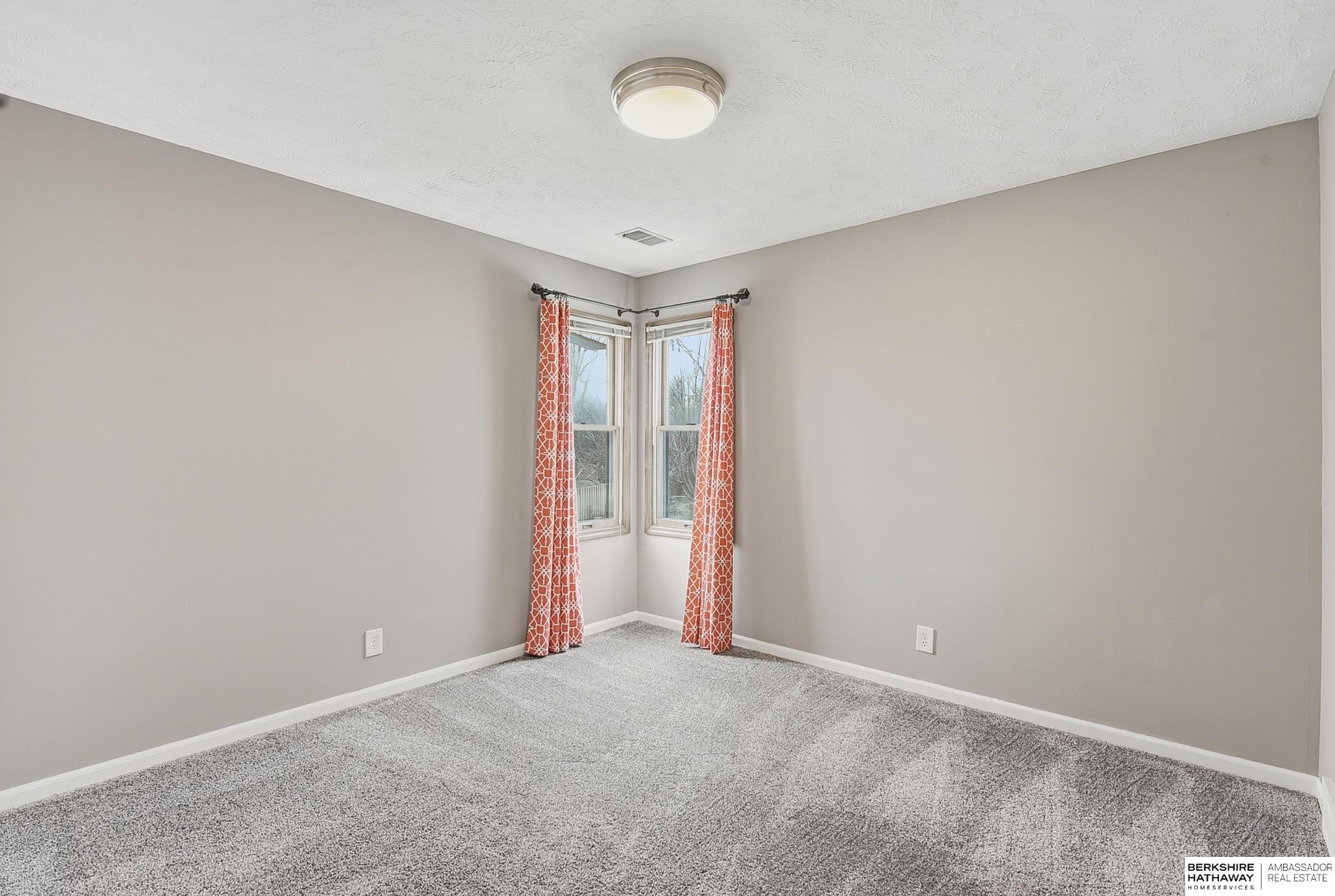 21201 Brentwood Road, Elkhorn, NE, 68022