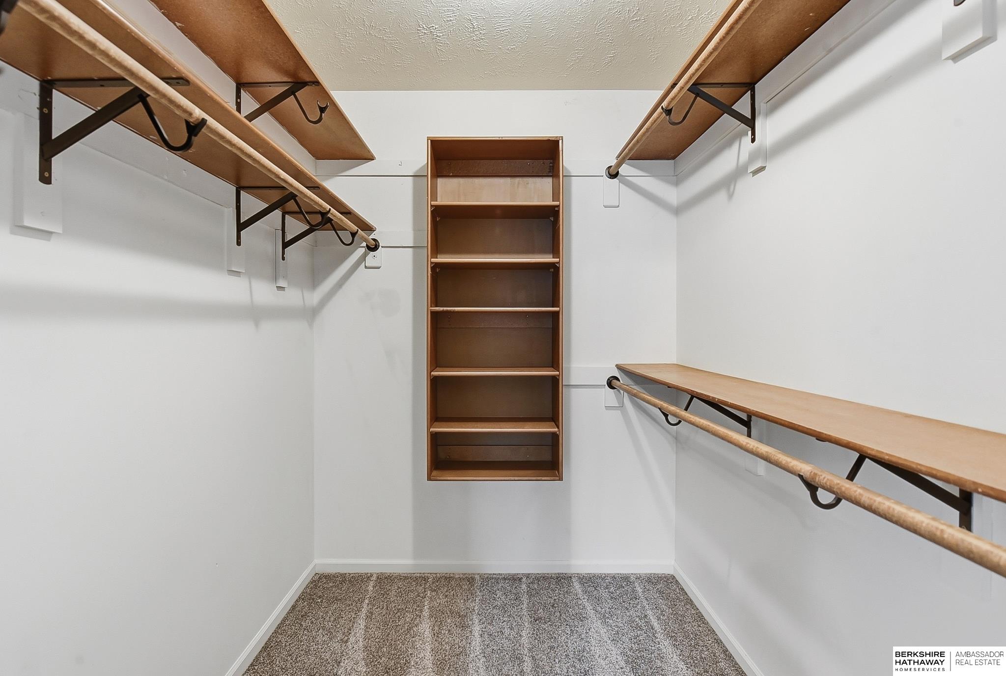 21201 Brentwood Road, Elkhorn, NE, 68022