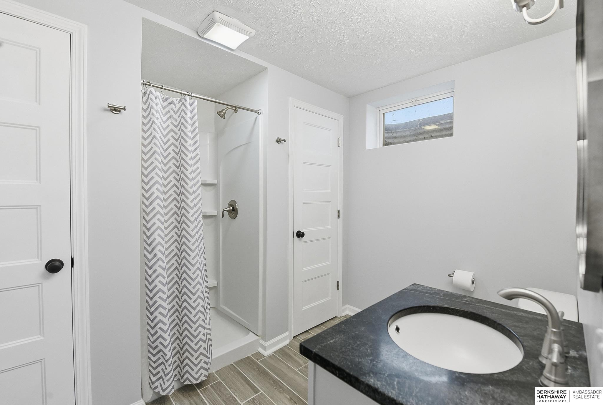 21201 Brentwood Road, Elkhorn, NE, 68022