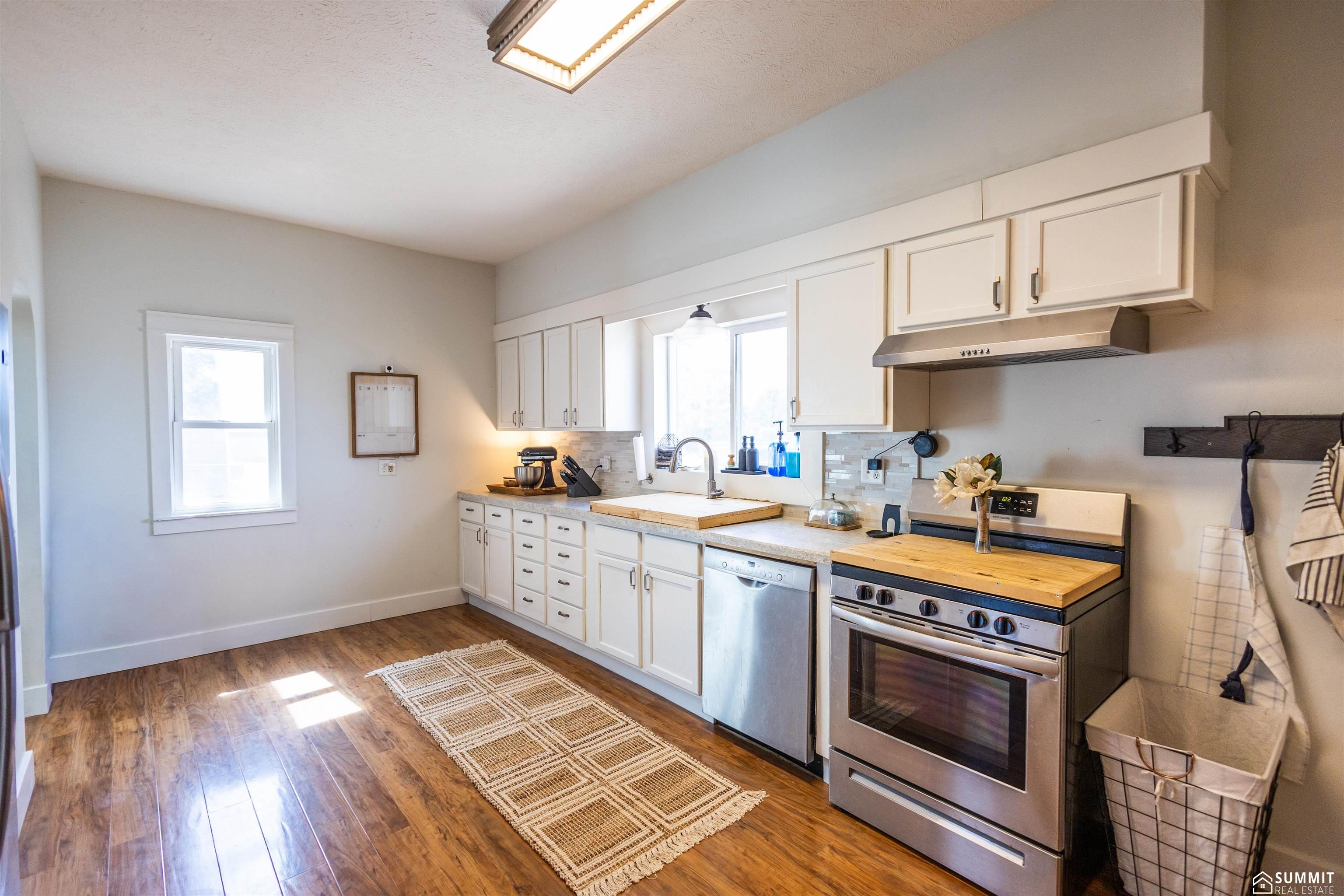 971 11th Street, Henderson, NE, 68371