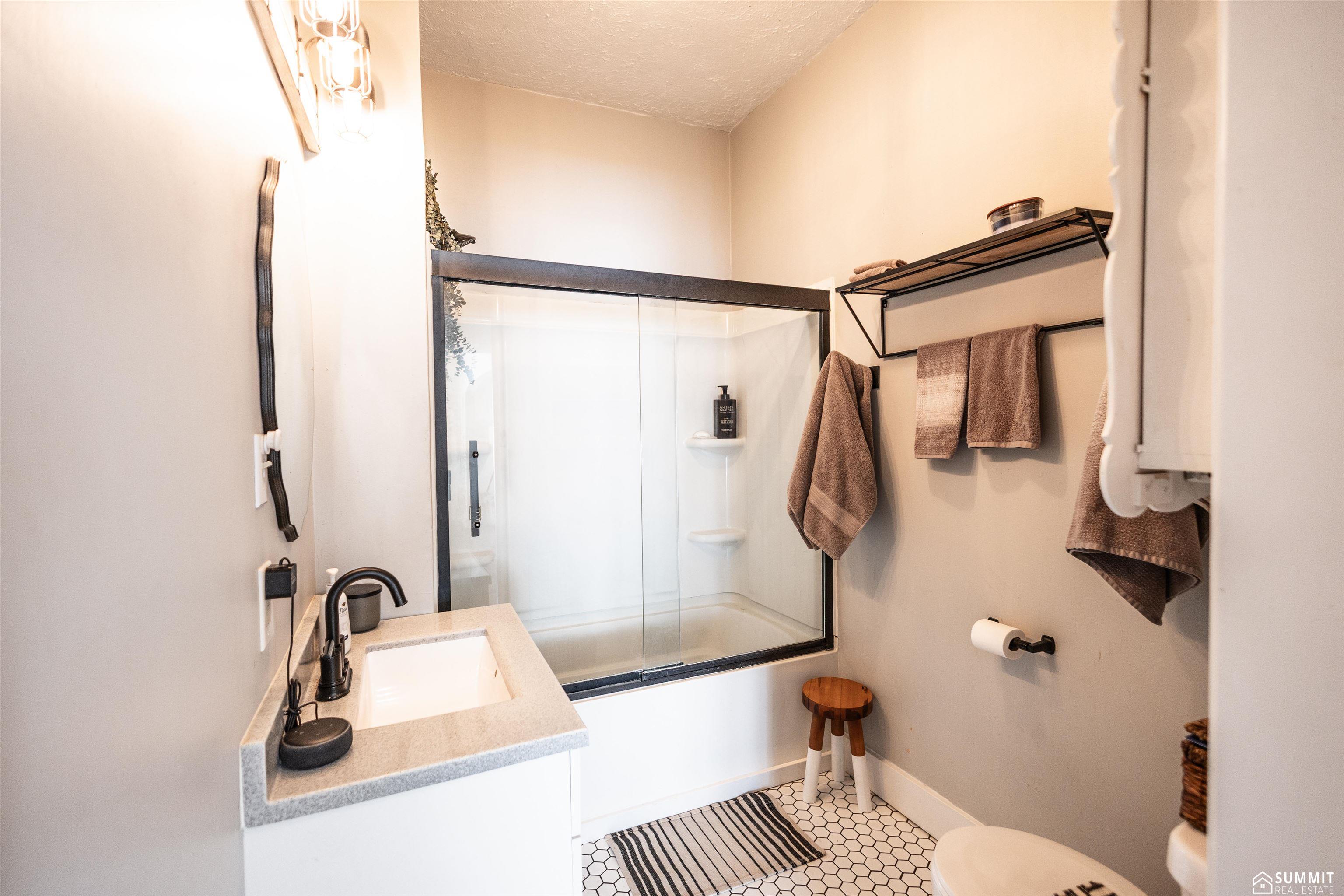 971 11th Street, Henderson, NE, 68371