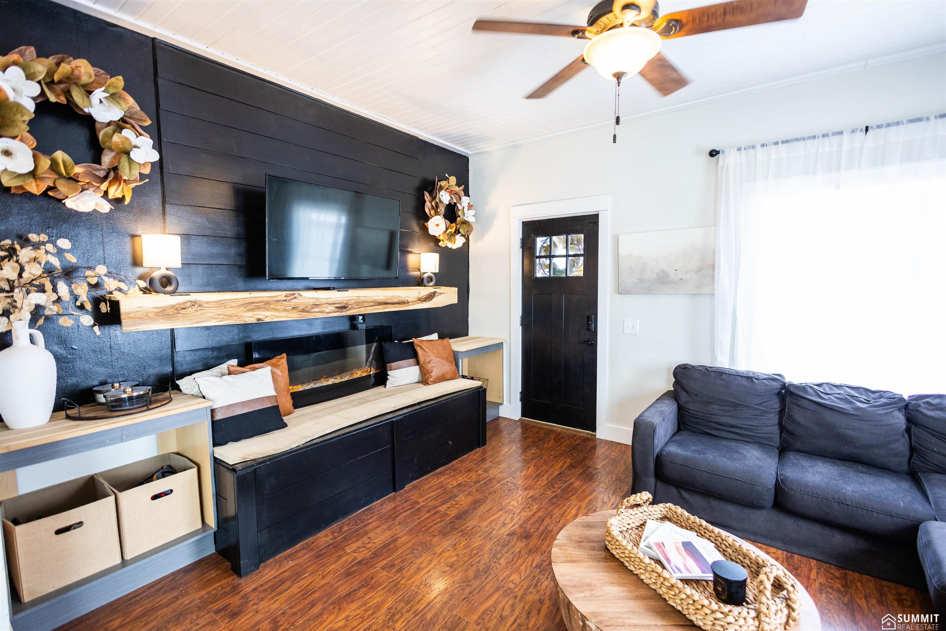 971 11th Street, Henderson, NE, 68371