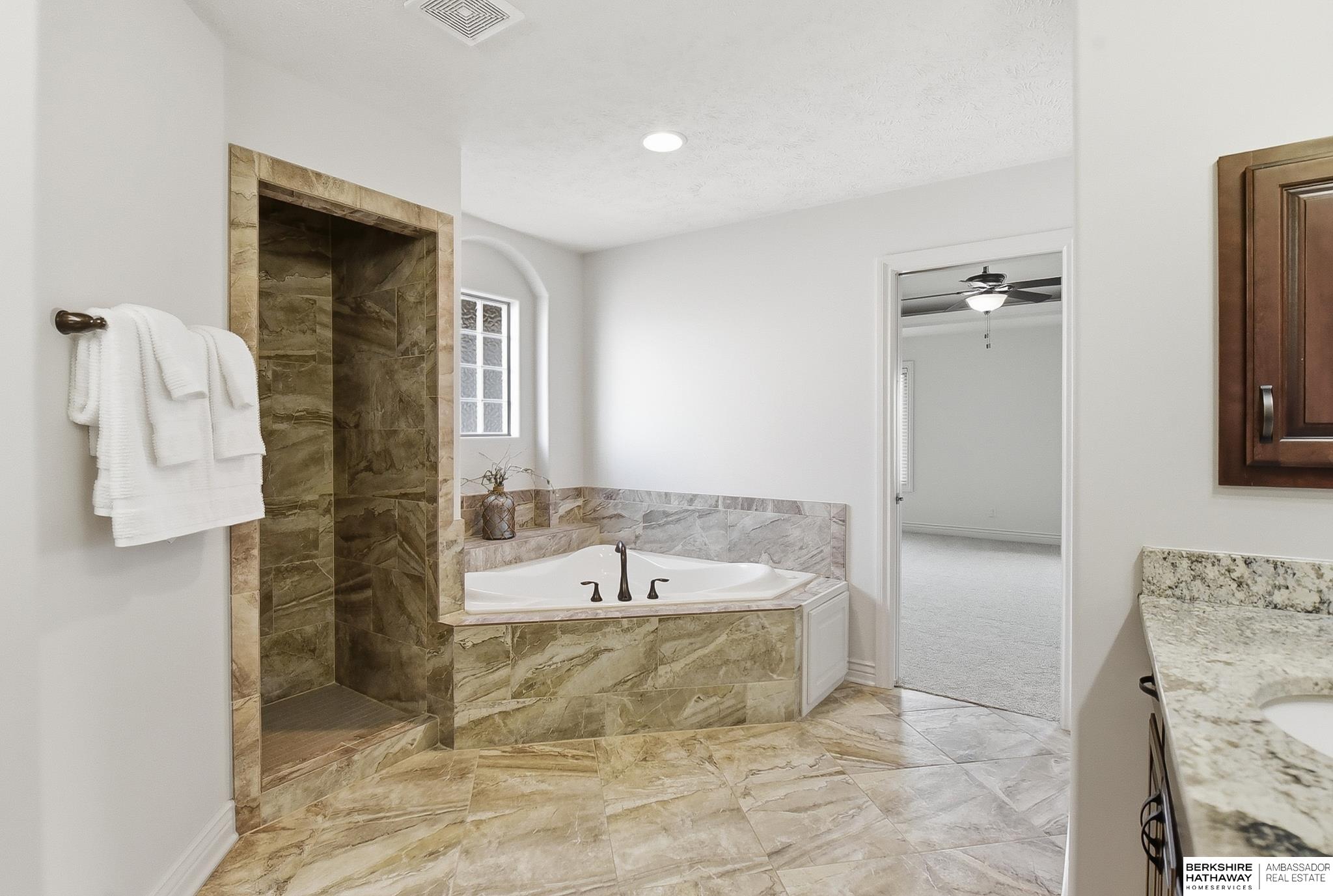 12411 Osprey Lane, Papillion, NE, 68046