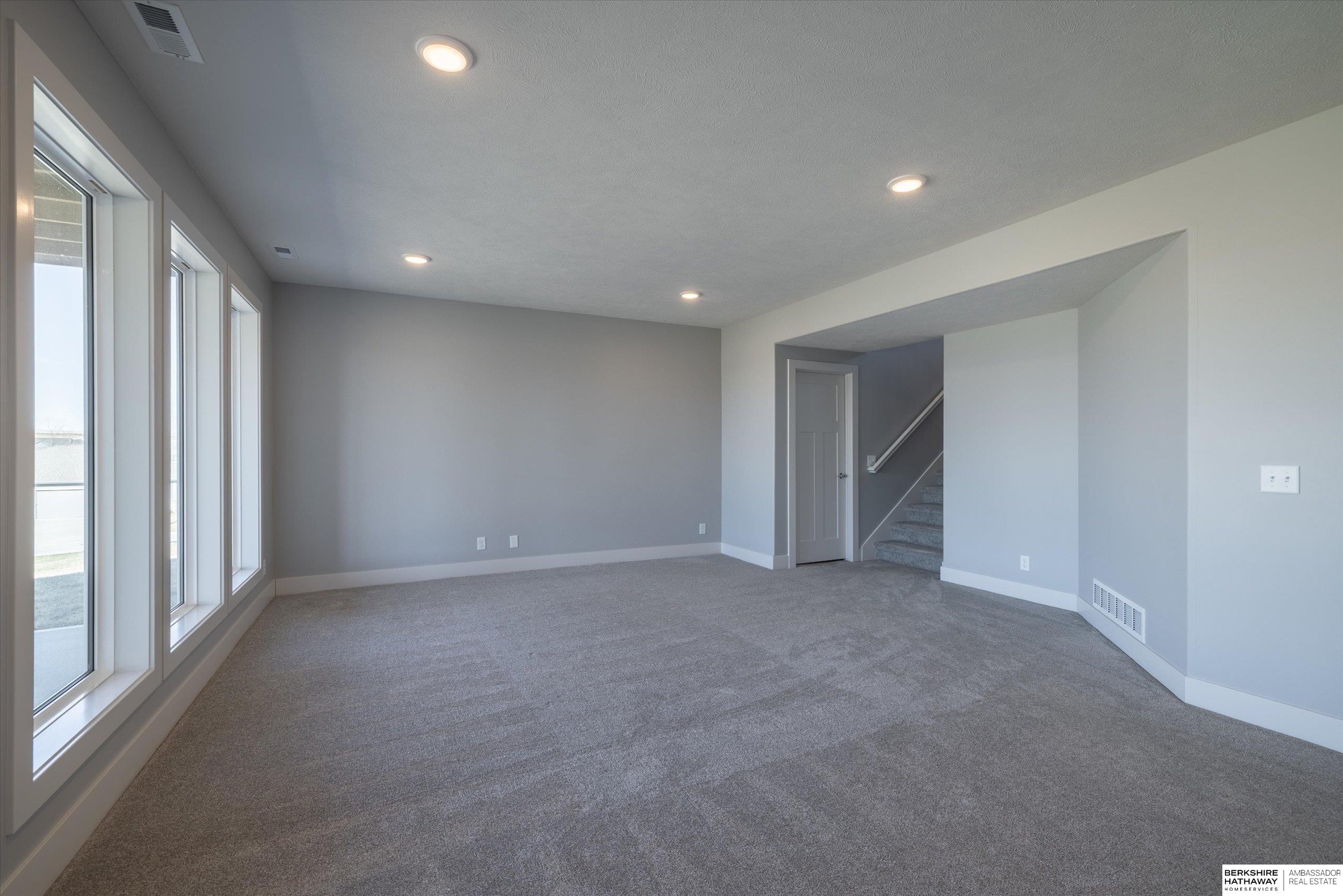 16071 Center West Hadan Drive, Bennington, NE, 68007