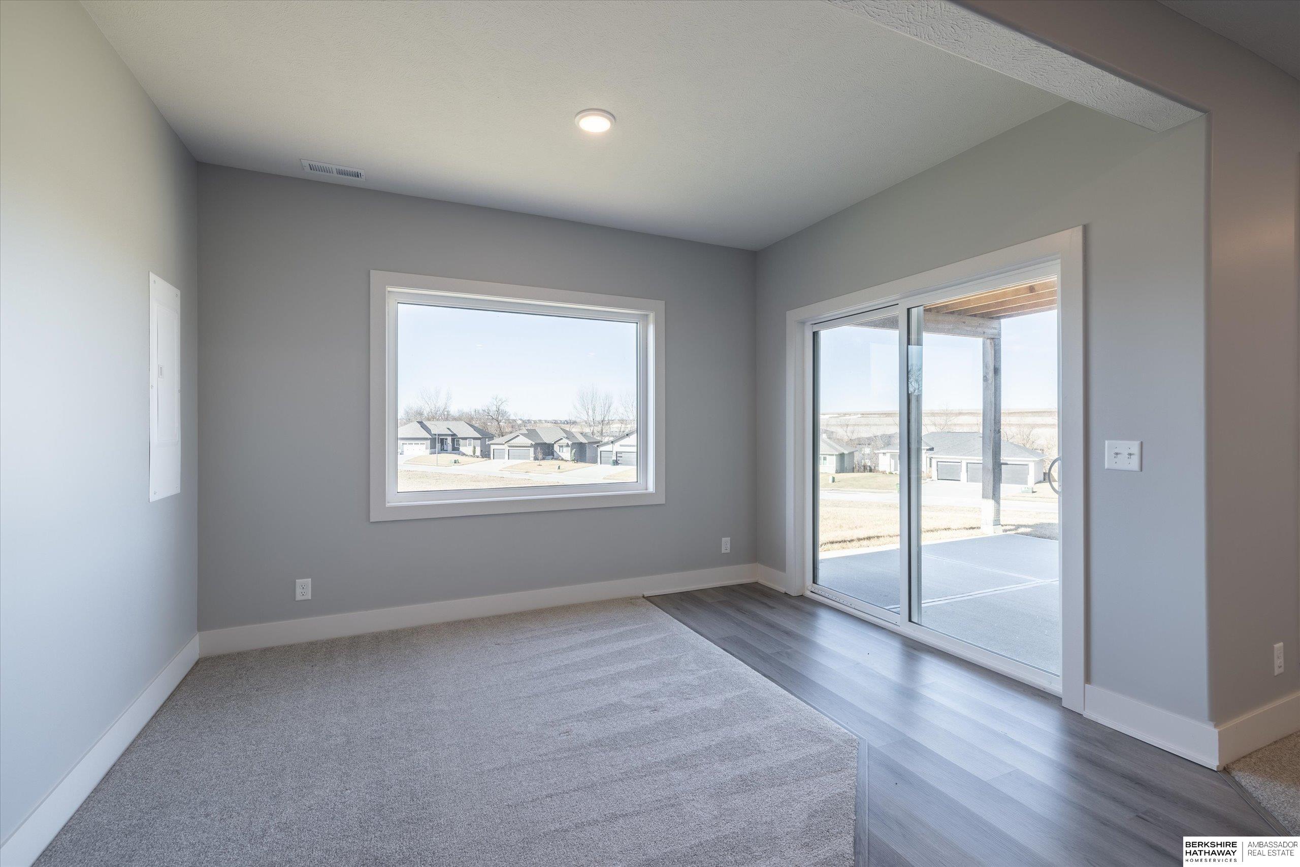 16071 Center West Hadan Drive, Bennington, NE, 68007