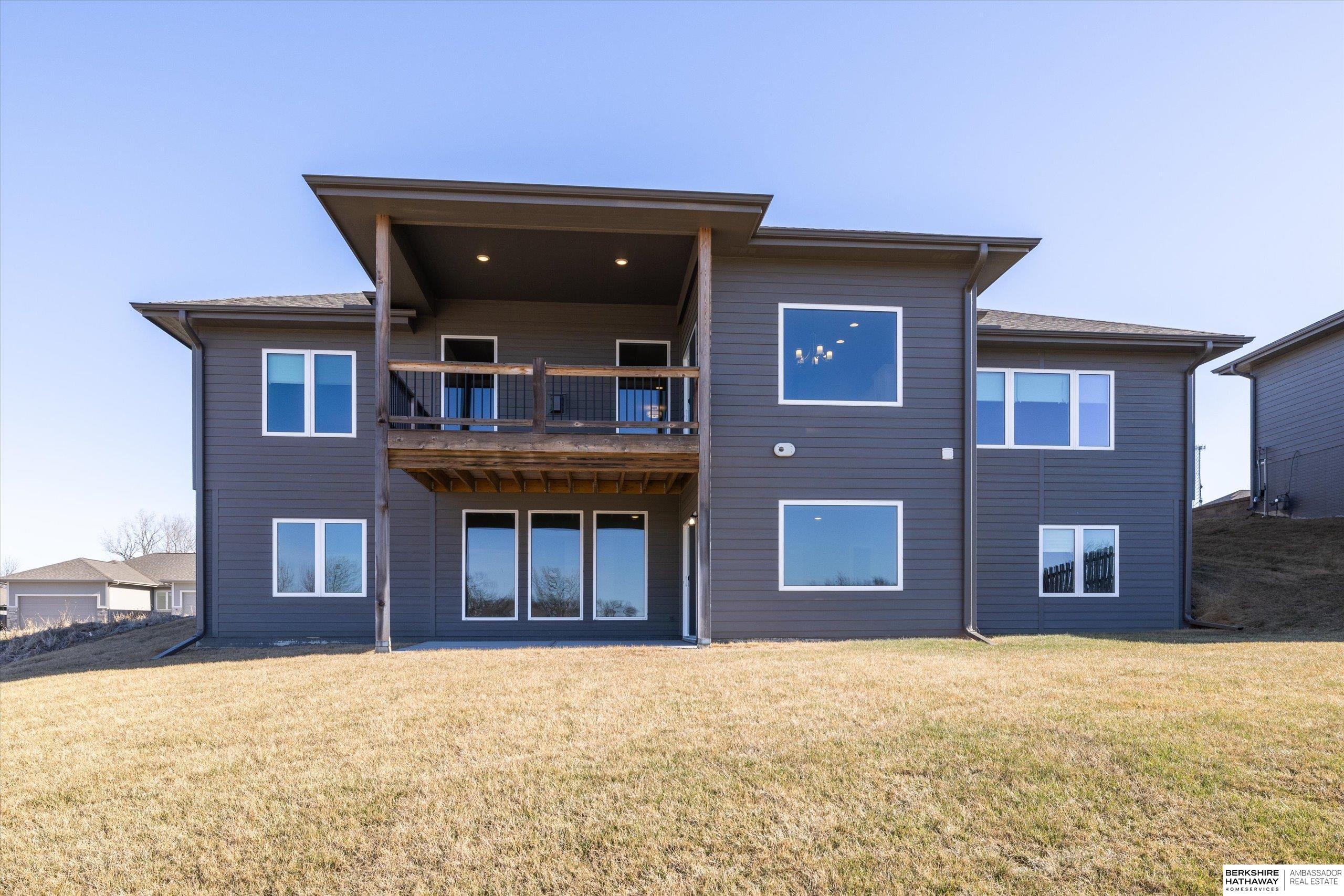 16071 Center West Hadan Drive, Bennington, NE, 68007